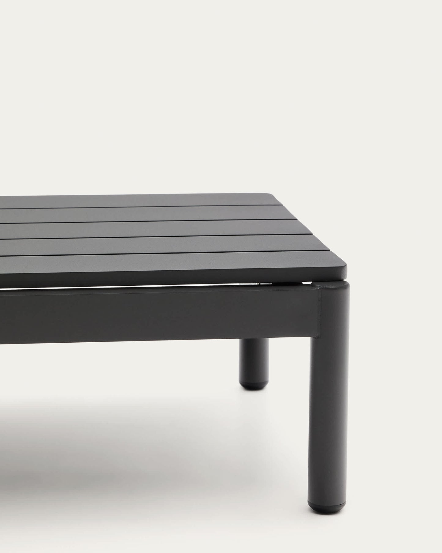 Tavolino da centro Sorells in alluminio grigio 52,4 x 91 cm