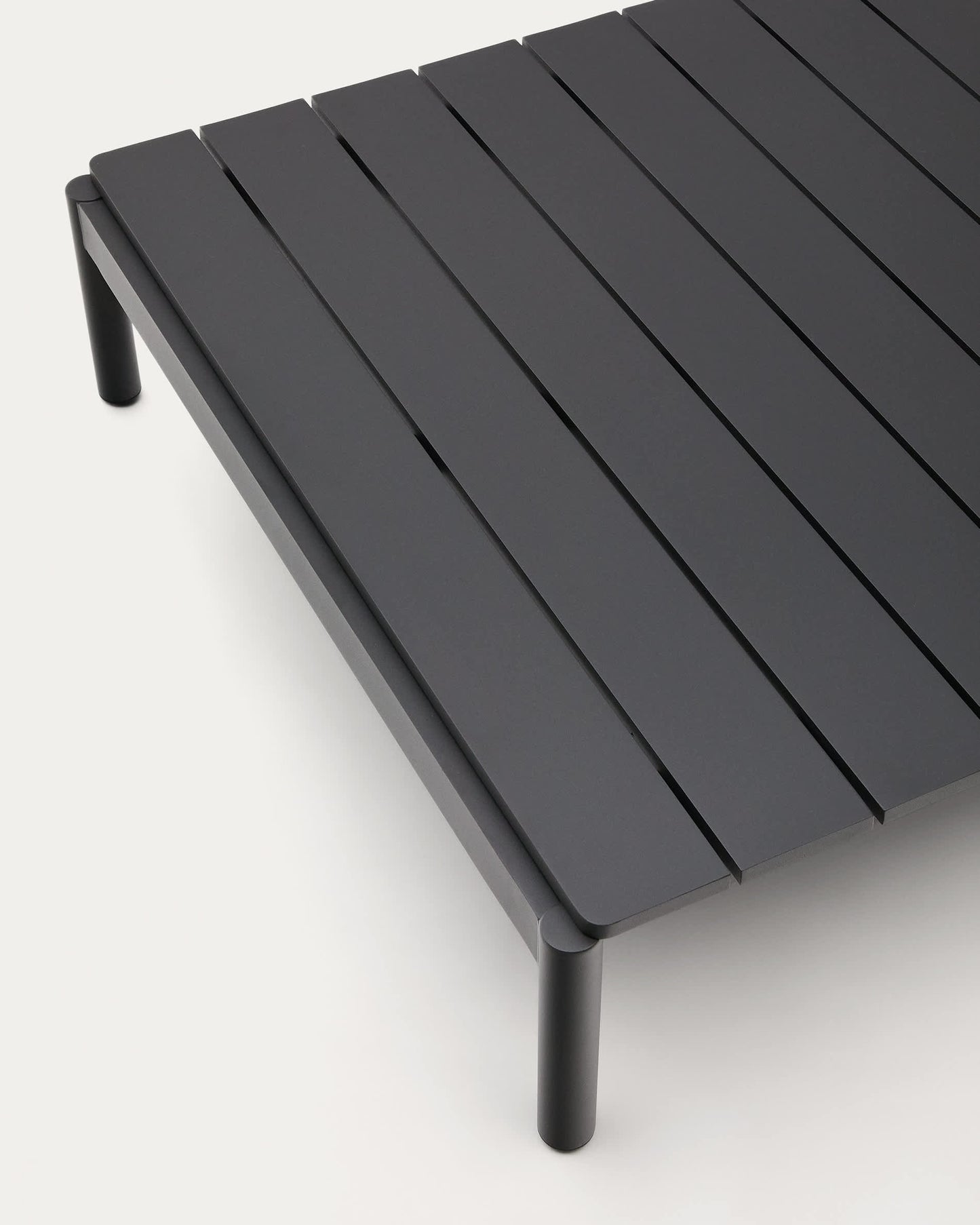 Tavolino da centro Sorells in alluminio grigio 89 x 91 cm