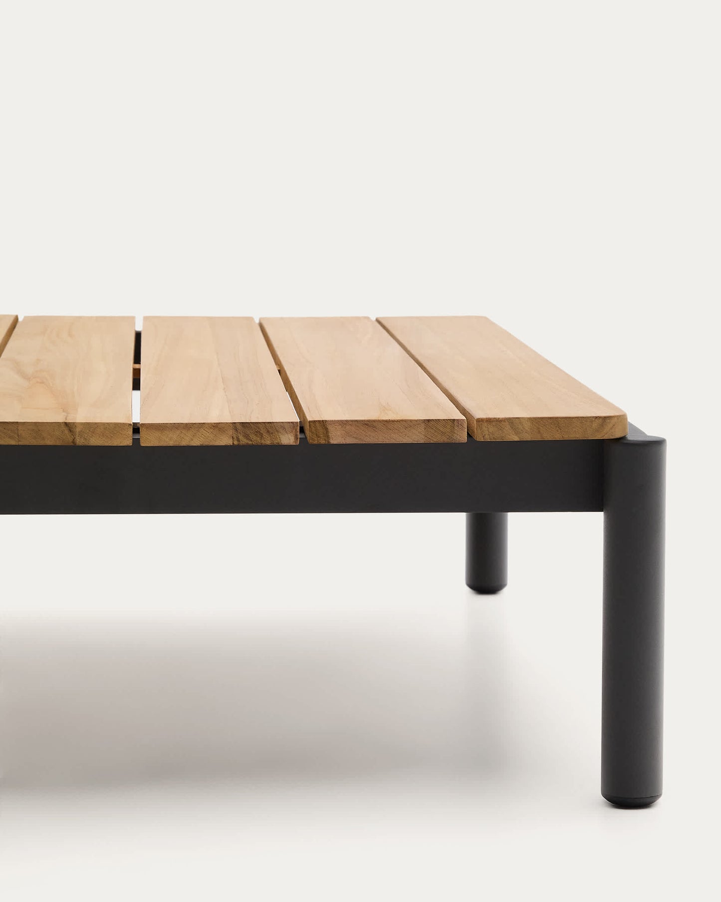 Tavolino da centro Sorells in alluminio grigio e legno di teak 89 x 91 cm FSC 100%