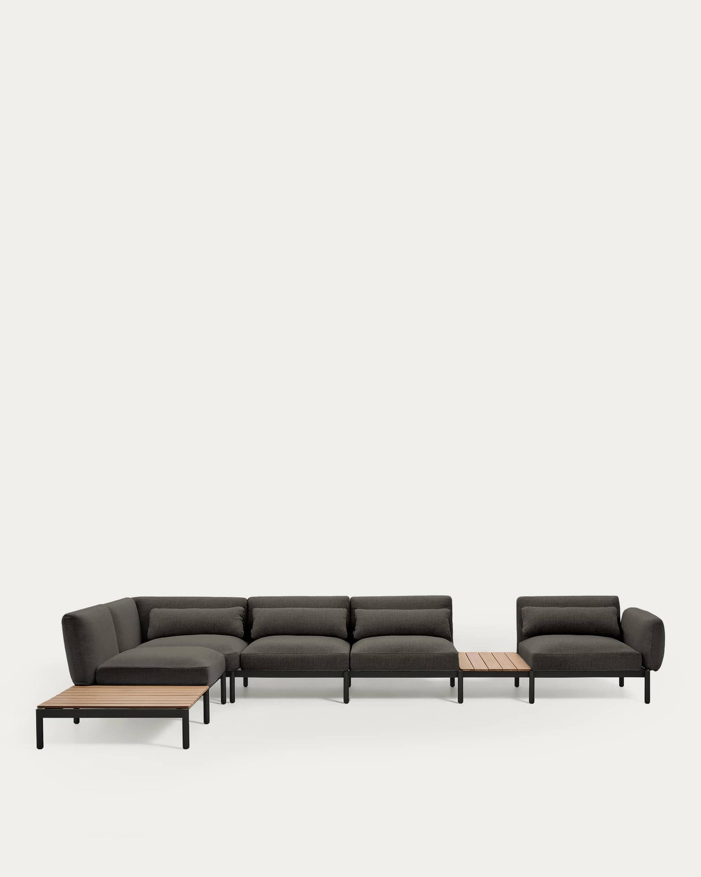 Divano angolare modulare da esterno Sorells 5 posti con rivestimento grigio e alluminio grigio con tavolini in teak 277 x 446 cm FSC 100%