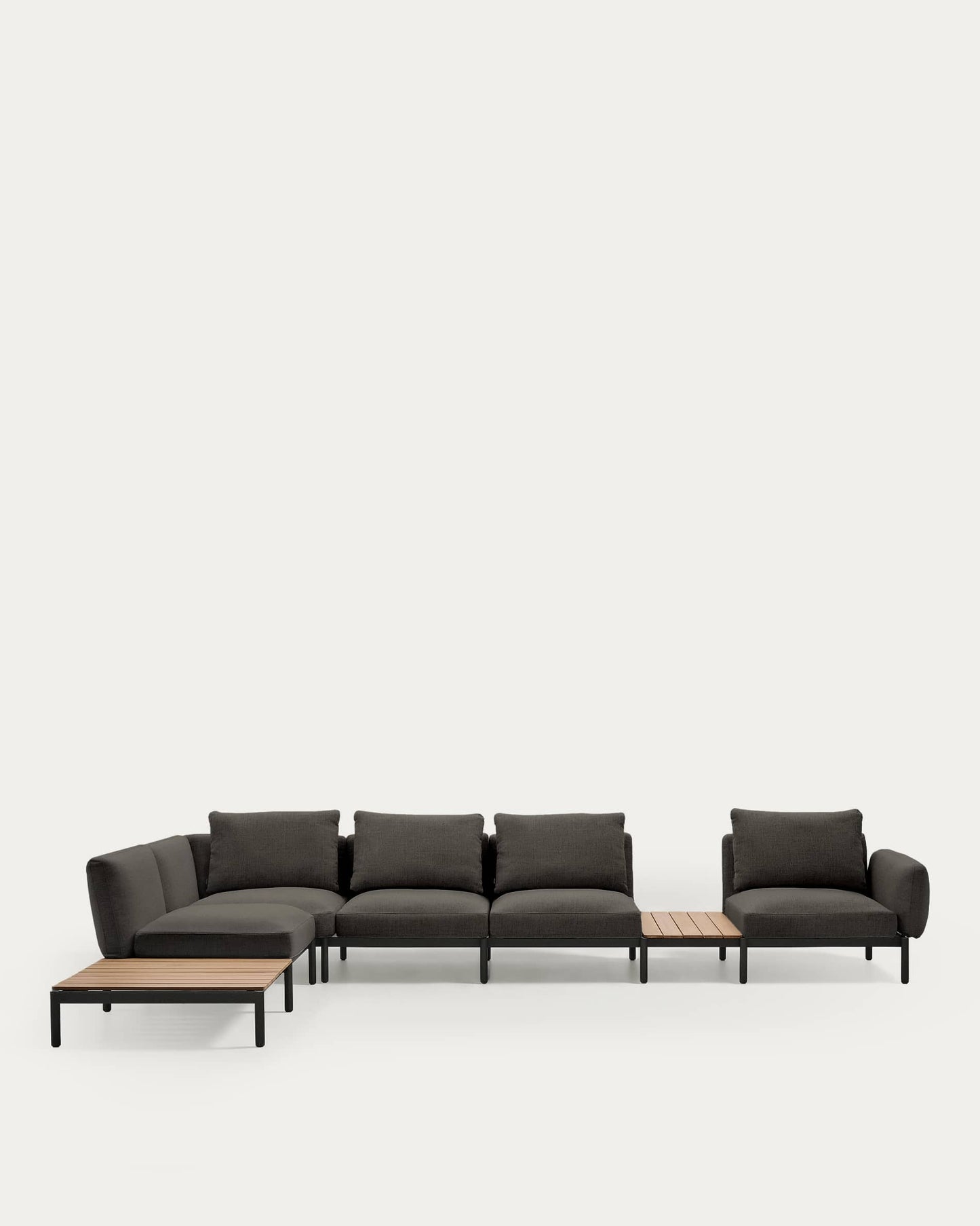 Divano angolare modulare da esterno Sorells 5 posti con rivestimento grigio e alluminio grigio con tavolini in teak 277 x 446 cm FSC 100%
