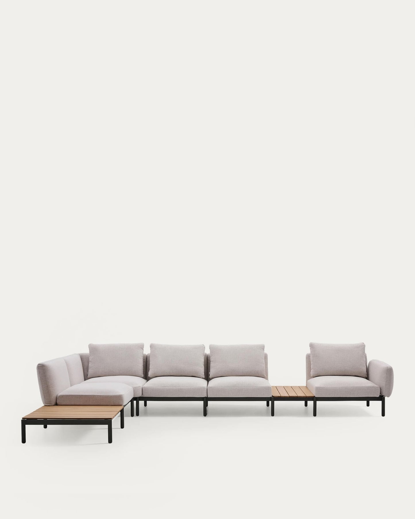 Divano angolare modulare da esterno Sorells 5 posti con rivestimento beige e alluminio grigio con tavolini in teak 277 x 446 cm FSC 100%