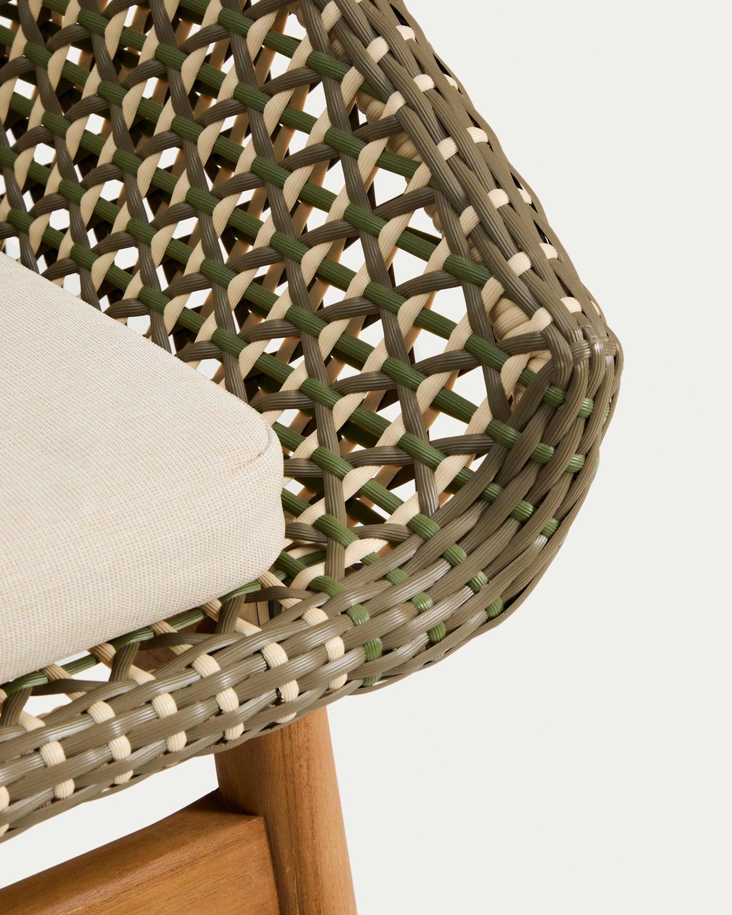 Sedia Olbia in rattan sintetico e legno massiccio 100% teak FSC