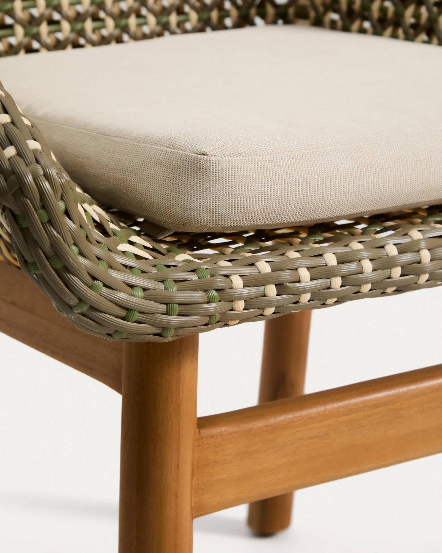 Sedia Olbia in rattan sintetico e legno massiccio 100% teak FSC