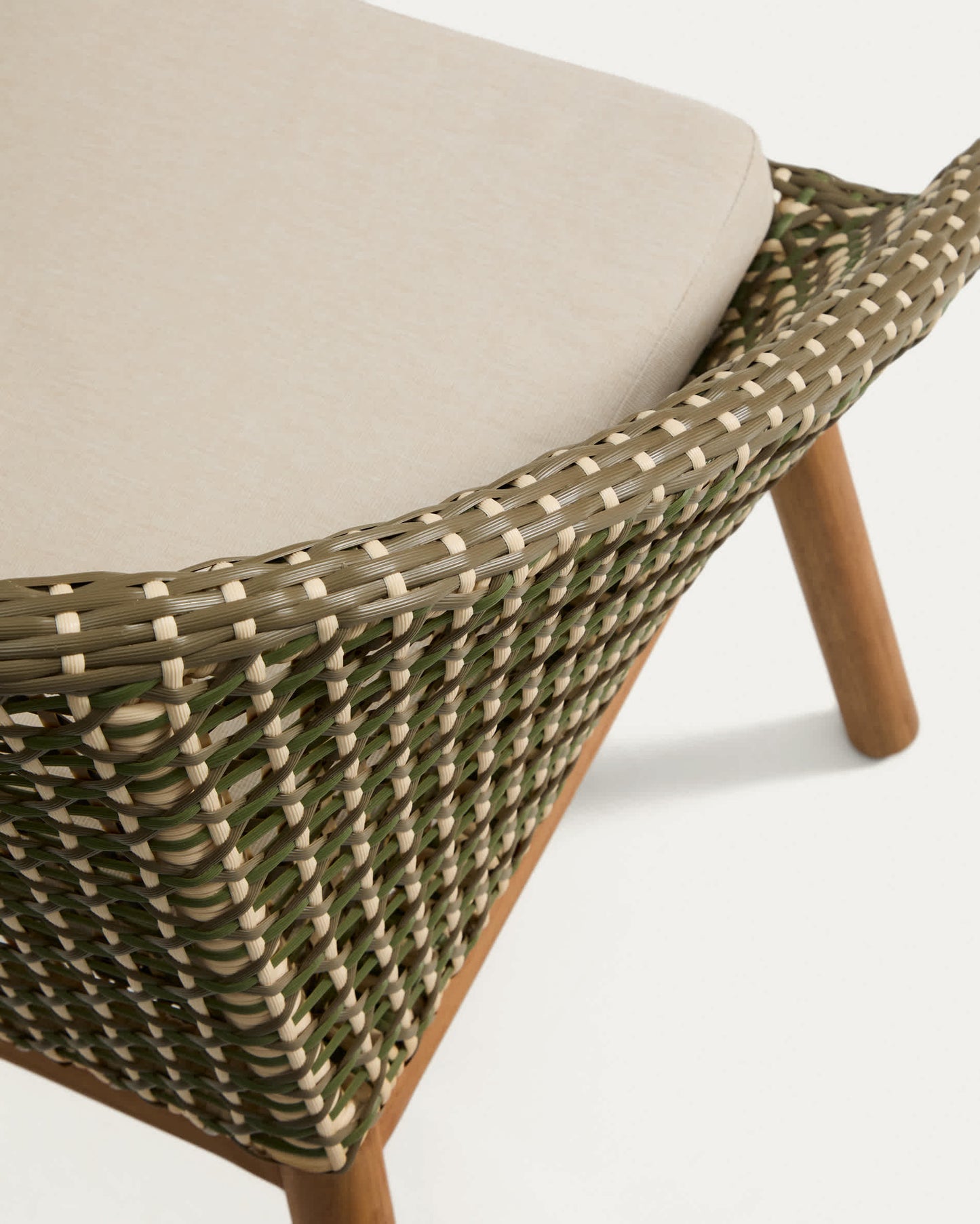 Sedia Olbia in rattan sintetico e legno massiccio 100% teak FSC