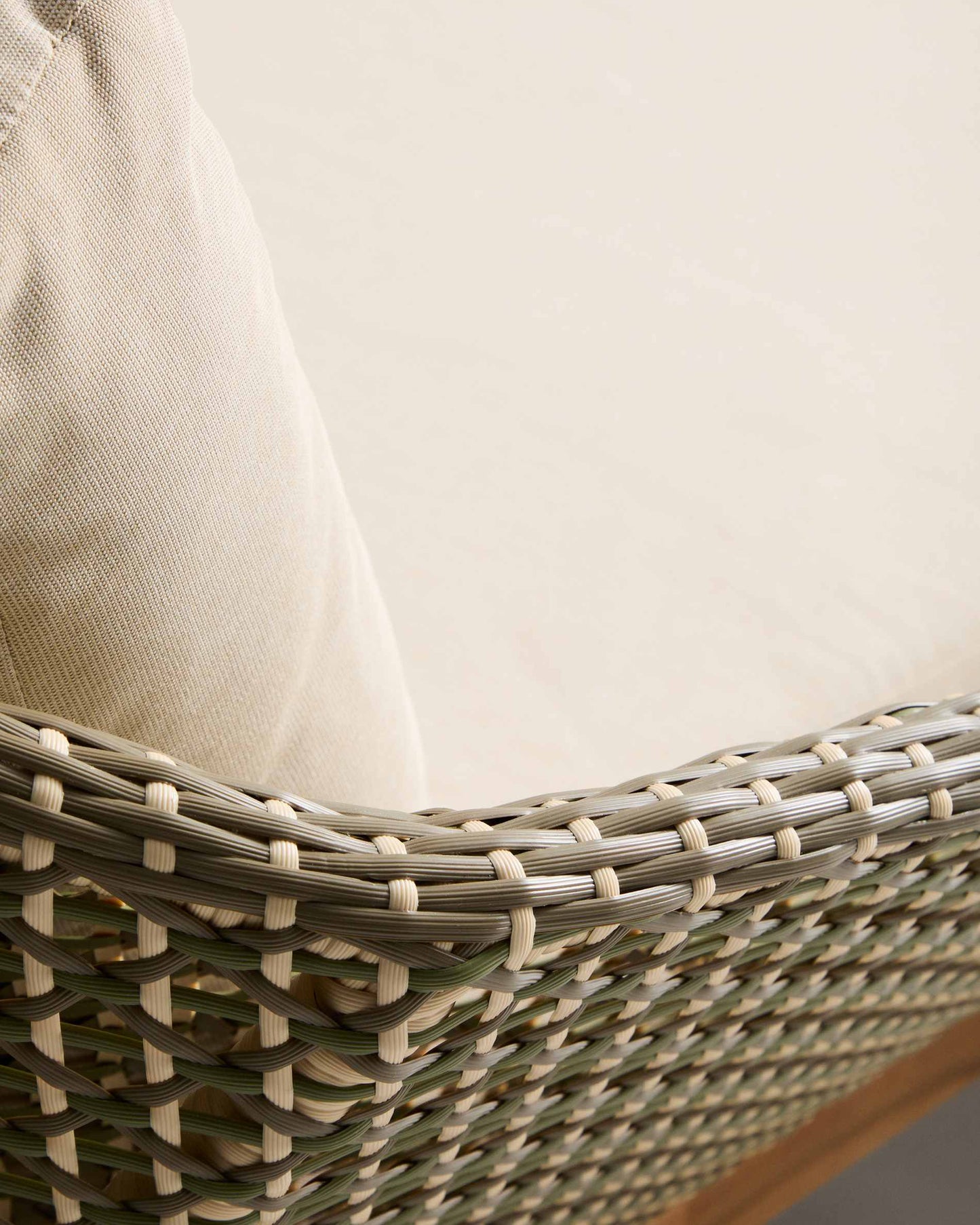 Lettino doppio Olbia in rattan sintetico e legno massiccio 100% teak FSC