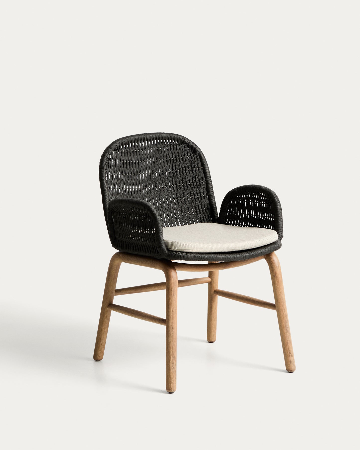 Sedia Alipa con braccioli in legno massiccio di acacia e corda grigio scuro