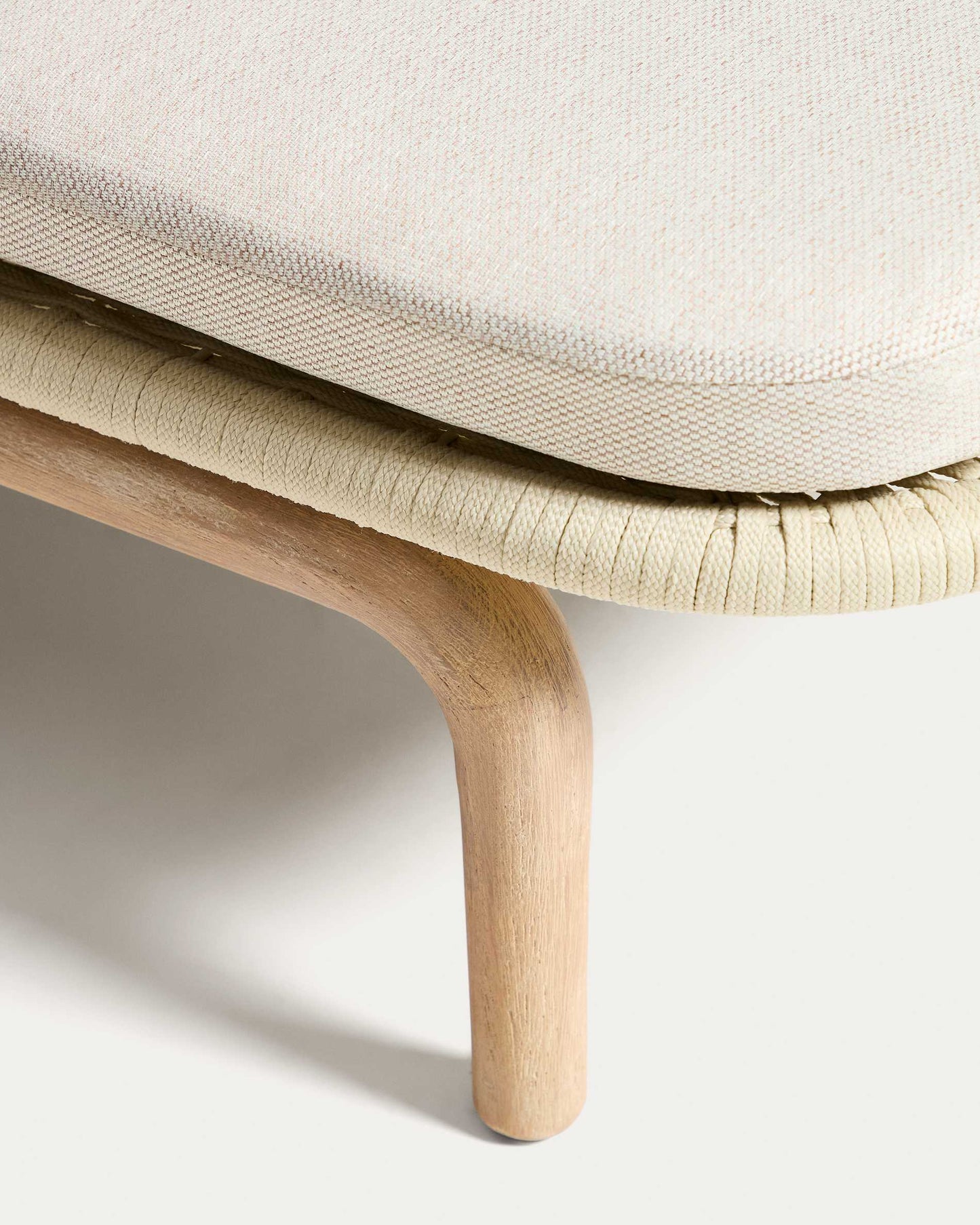 Lettino Alipa in legno massiccio di acacia e corda ecru FSC 100%