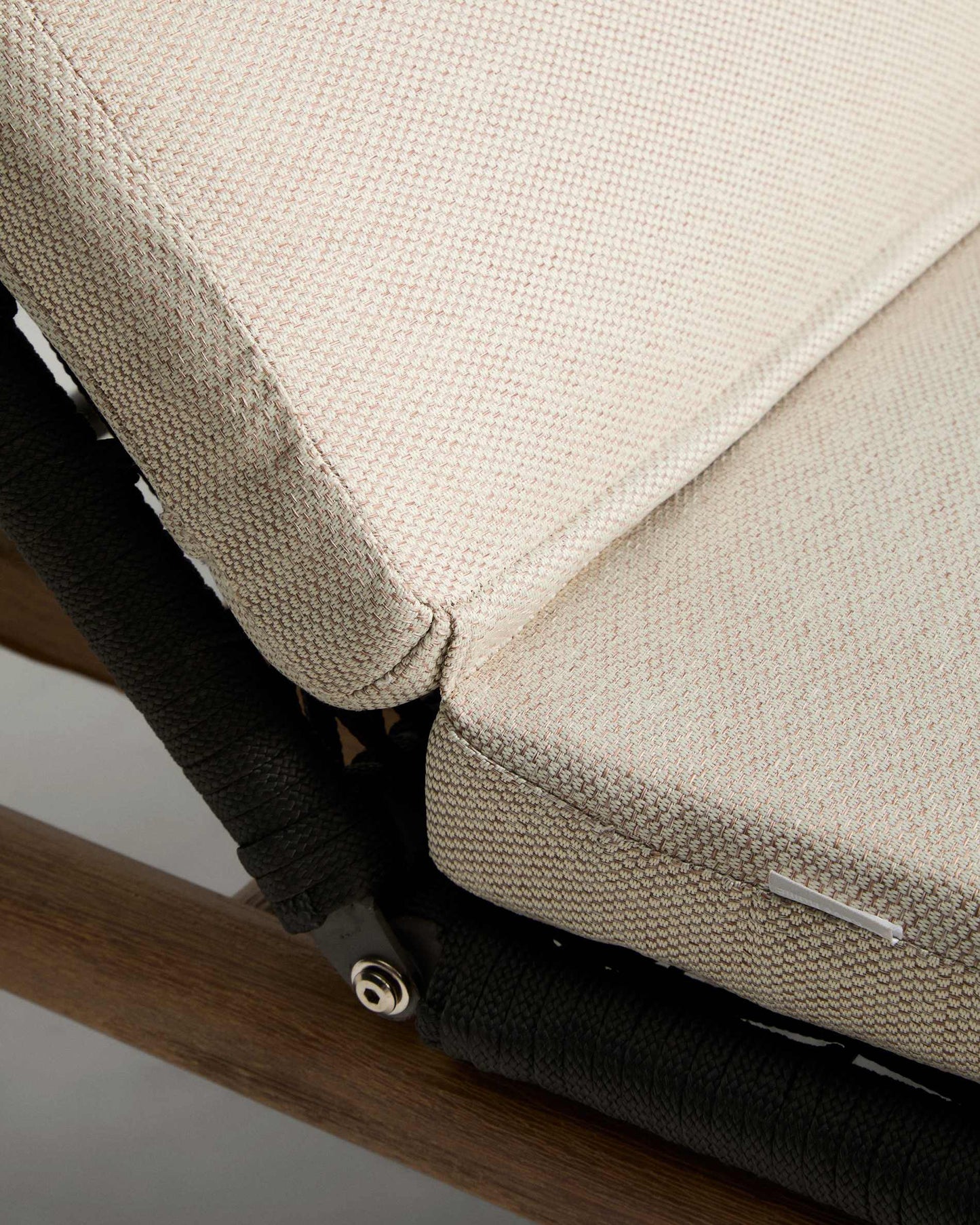 Lettino Alipa in legno massiccio di acacia e corda grigio scuro FSC 100%
