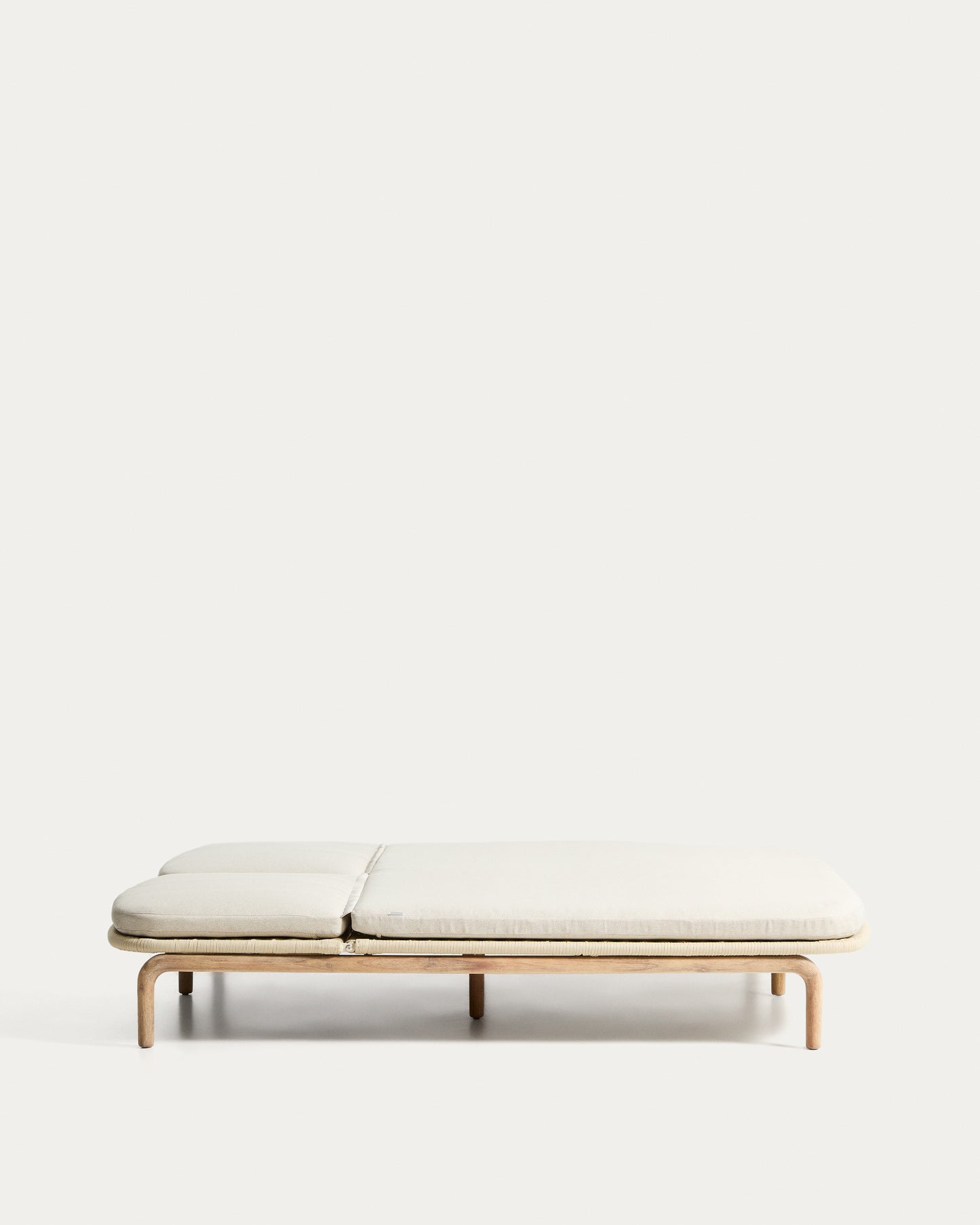 Lettino matrimoniale Alipa in legno massiccio di acacia e corda ecru FSC 100%