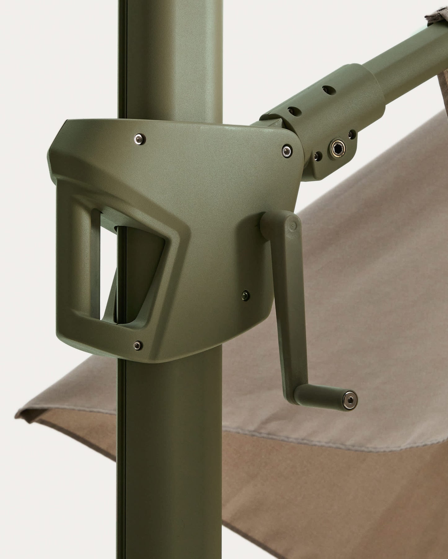Ombrellone eccentrico Noli beige con struttura in alluminio verde 300 x 420 cm