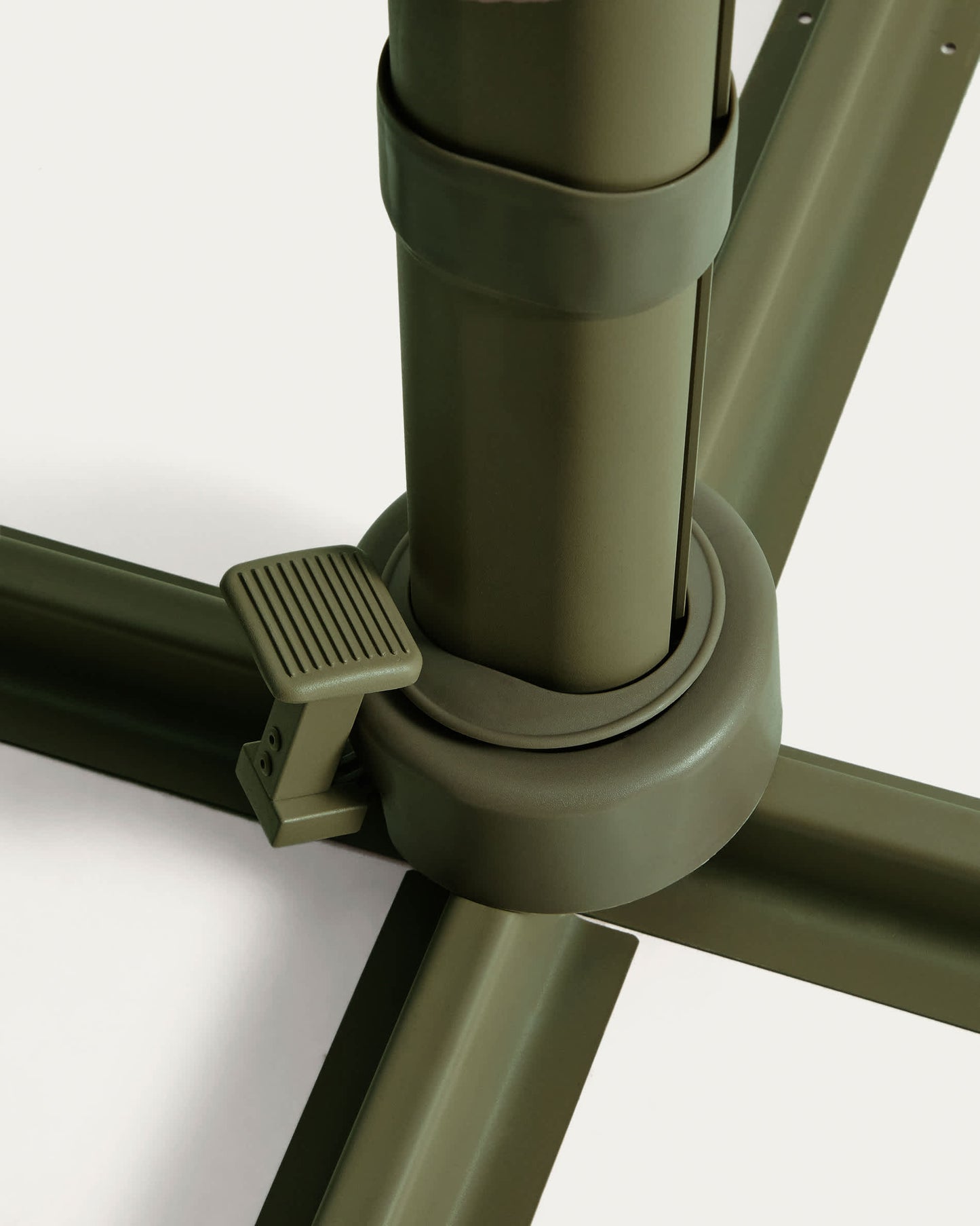 Ombrellone eccentrico Noli beige con struttura in alluminio verde 300 x 420 cm