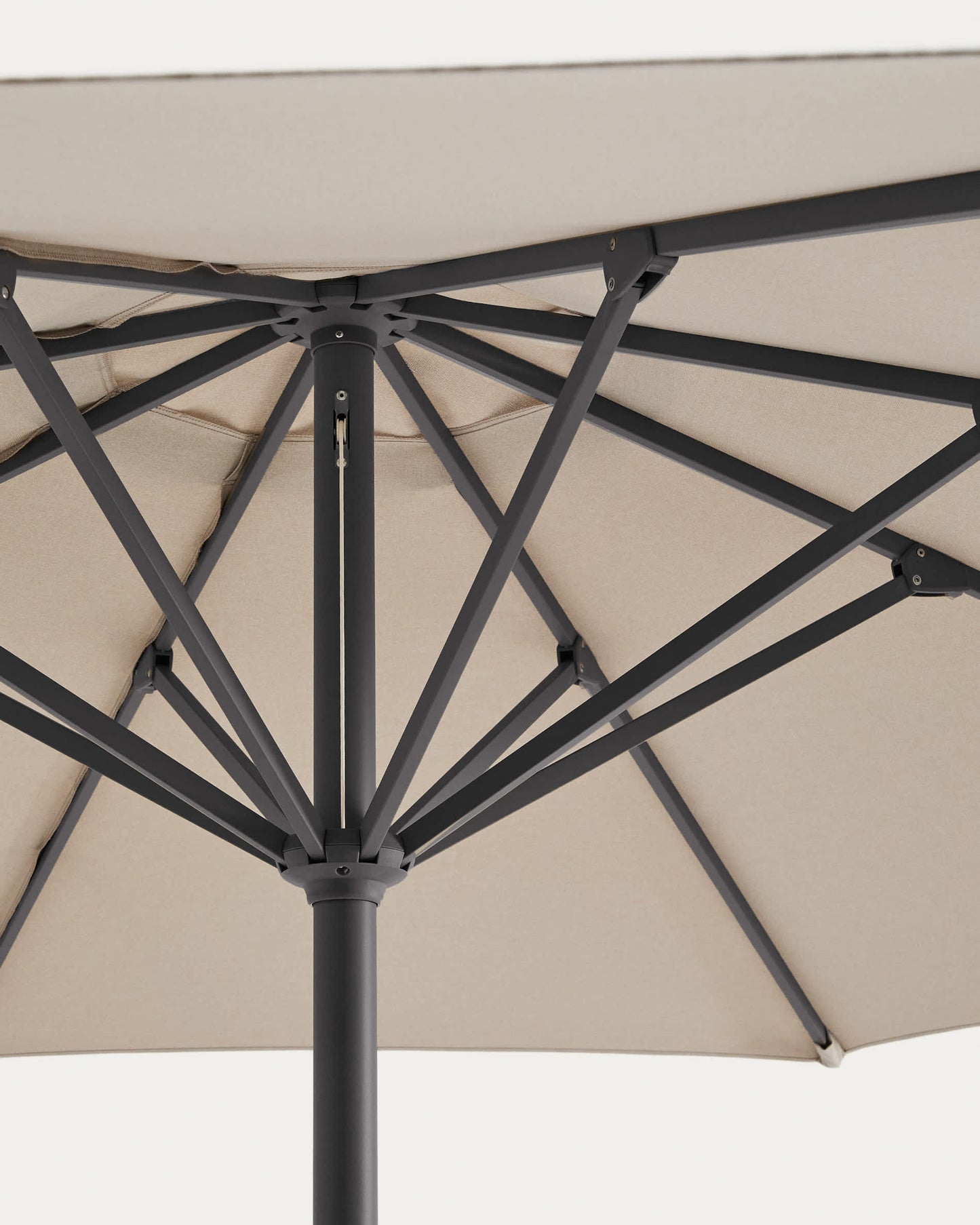 Ombrellone con palo centrale Milna beige con struttura in acciaio grafite Ø 300 cm