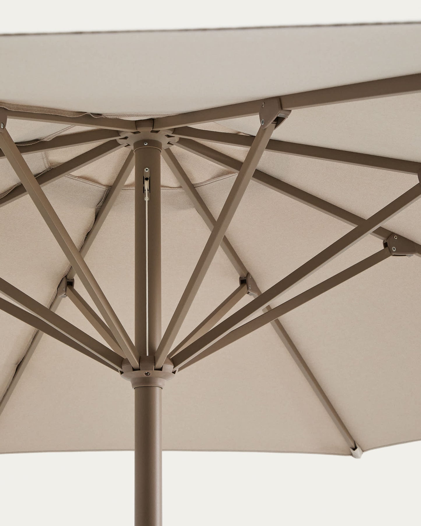 Ombrellone con palo centrale Milna beige con struttura in acciaio tortora Ø 300 cm