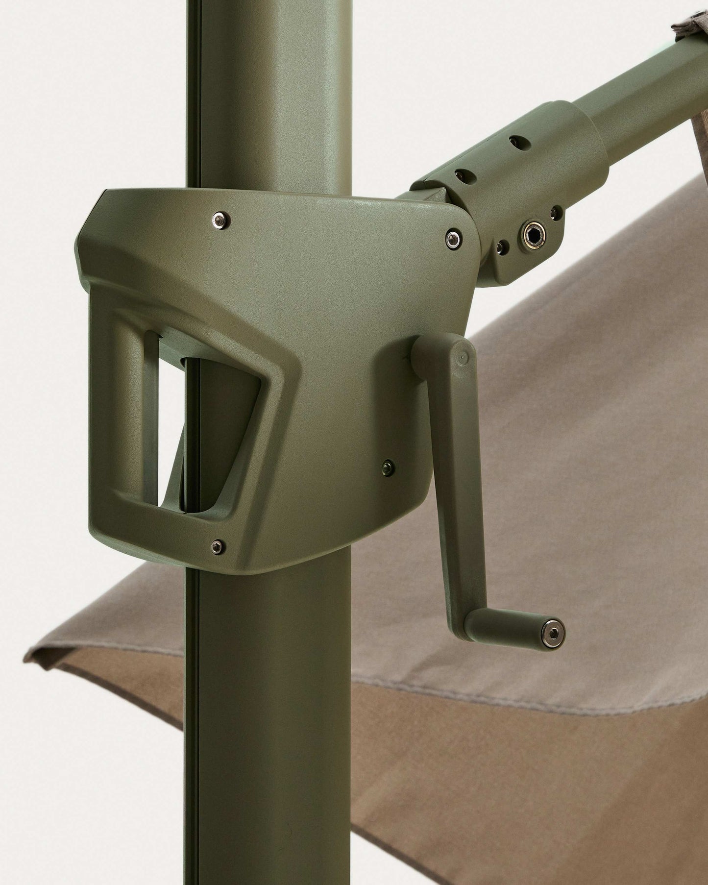 Ombrellone eccentrico Noli beige con struttura in alluminio verde 300 x 300 cm