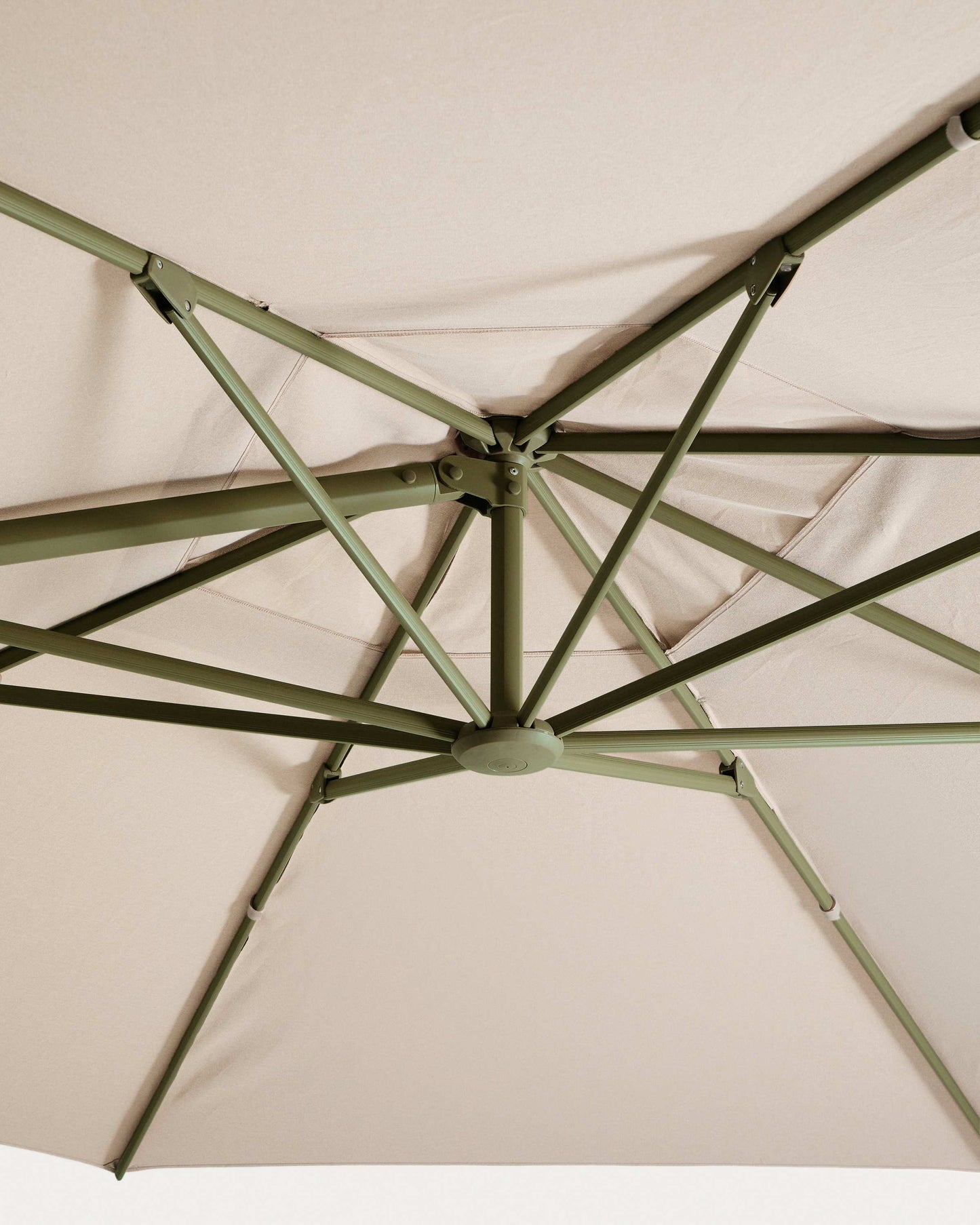 Ombrellone eccentrico Noli beige con struttura in alluminio verde 300 x 300 cm