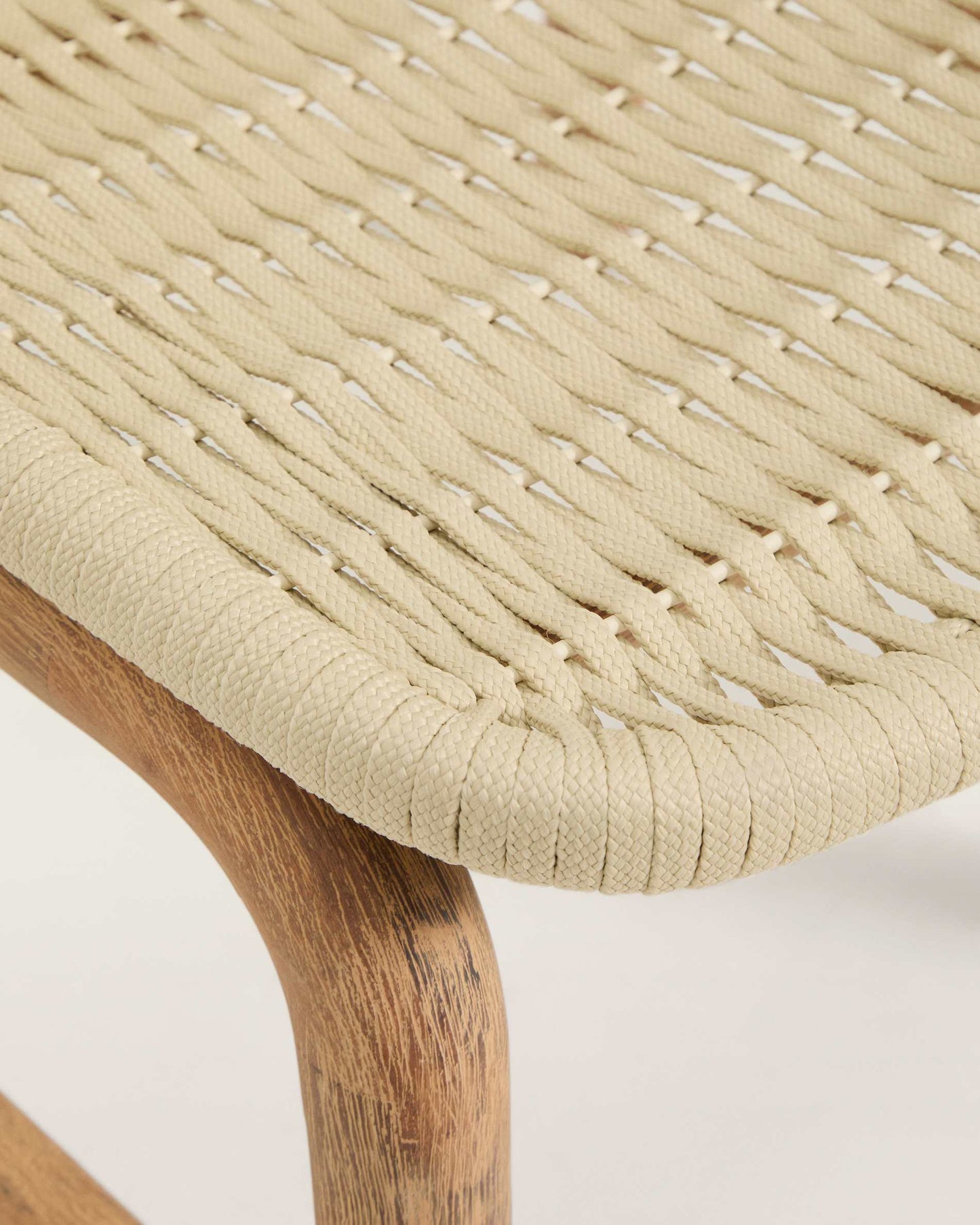 Sedia Alipa in legno massiccio di acacia e corda ecru