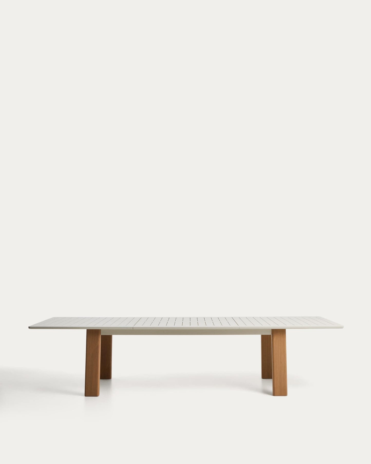 Tavolo allungabile Livorno in alluminio color écru e gambe effetto legno 233 (350) x 100 cm