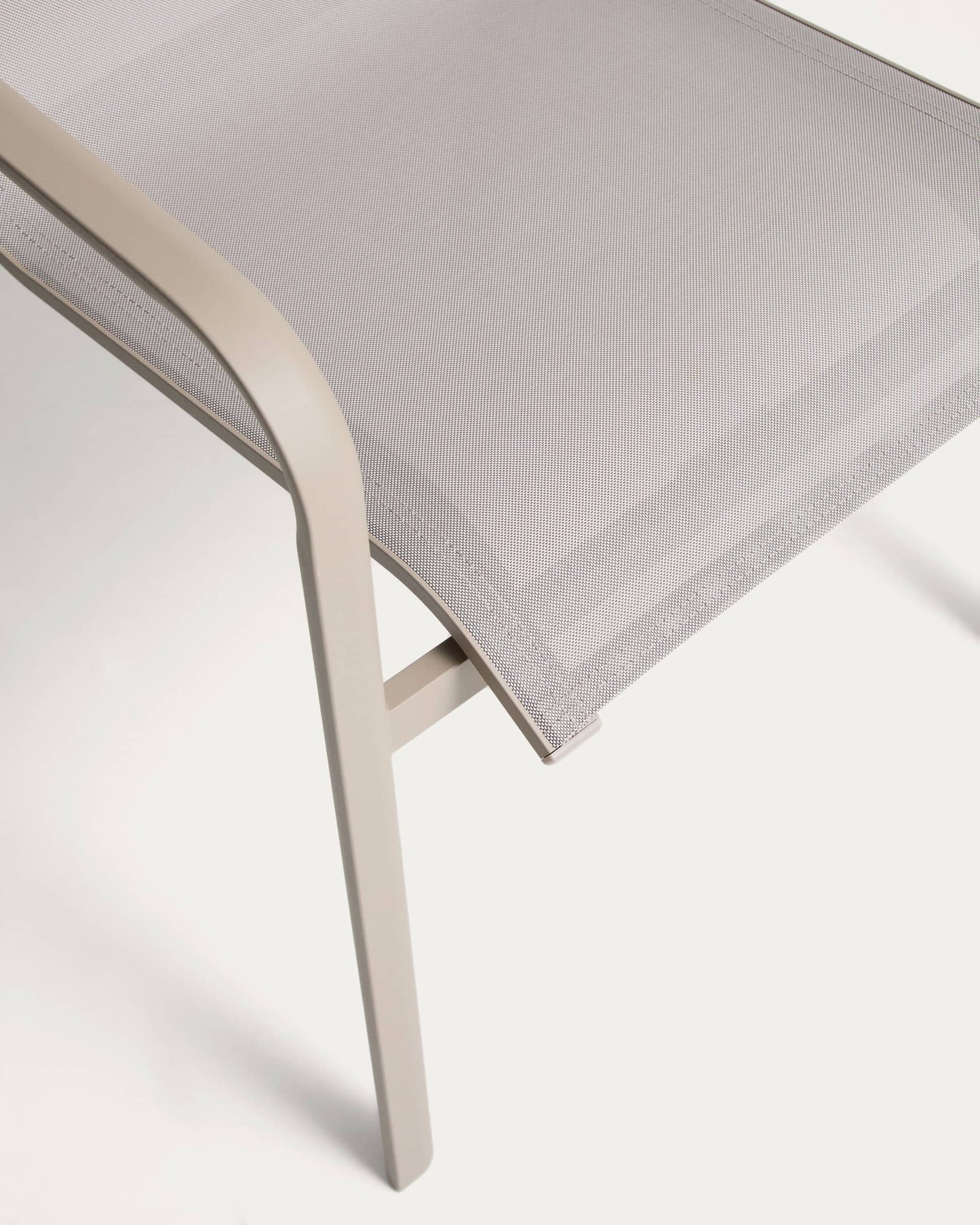 Sedia impilabile da esterno Canea in texteline beige e alluminio color tortora