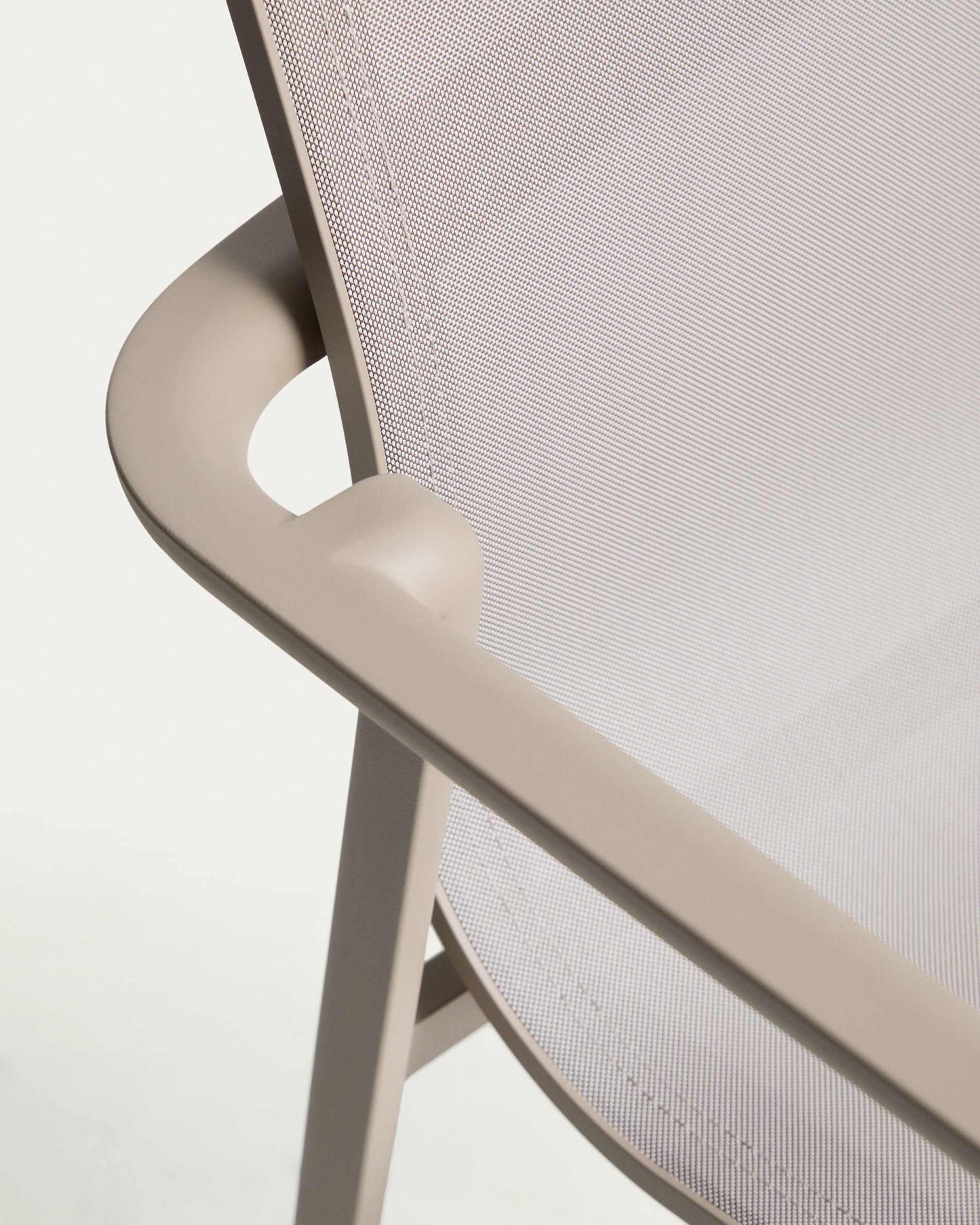 Sedia impilabile da esterno Canea in texteline beige e alluminio color tortora