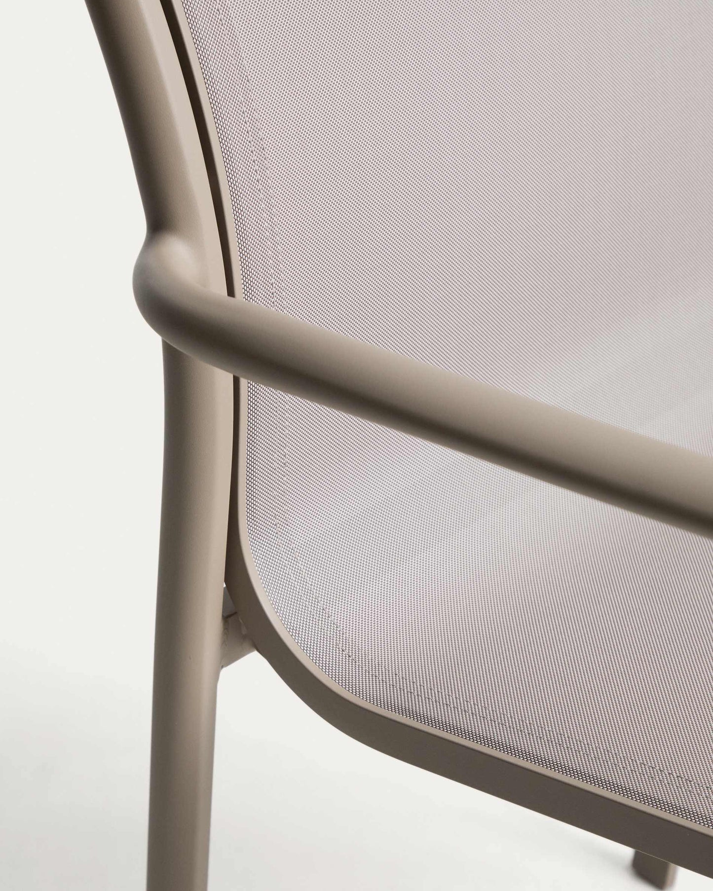 Sedia impilabile da esterno Luri in alluminio color tortora e texteline beige