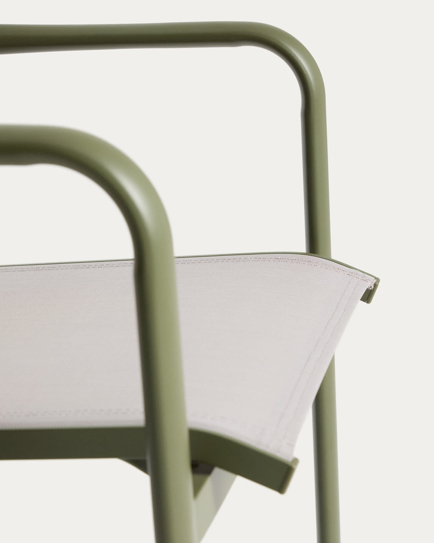 Sedia impilabile da esterno Luri in alluminio verde e texteline beige