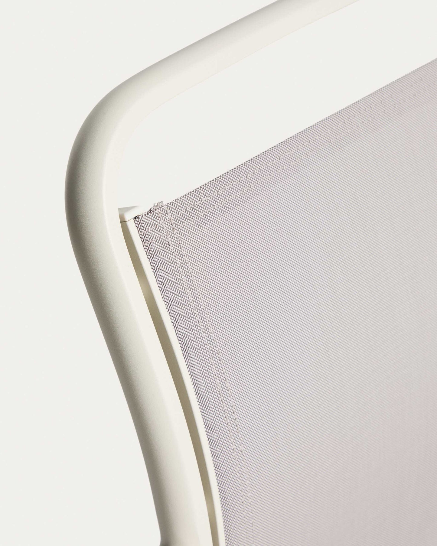 Sedia impilabile da esterno Luri in alluminio écru e texteline beige