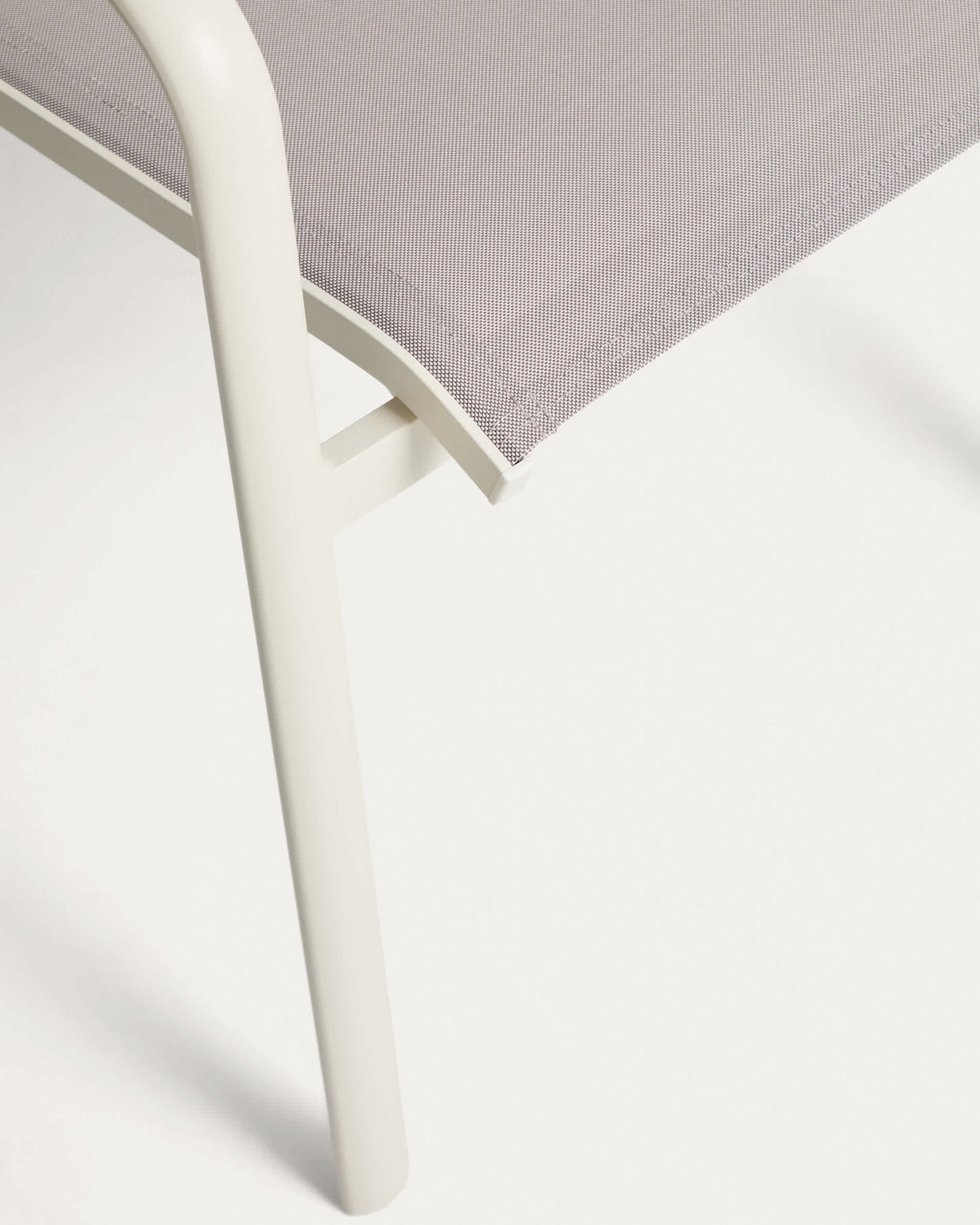 Sedia impilabile da esterno Luri in alluminio écru e texteline beige