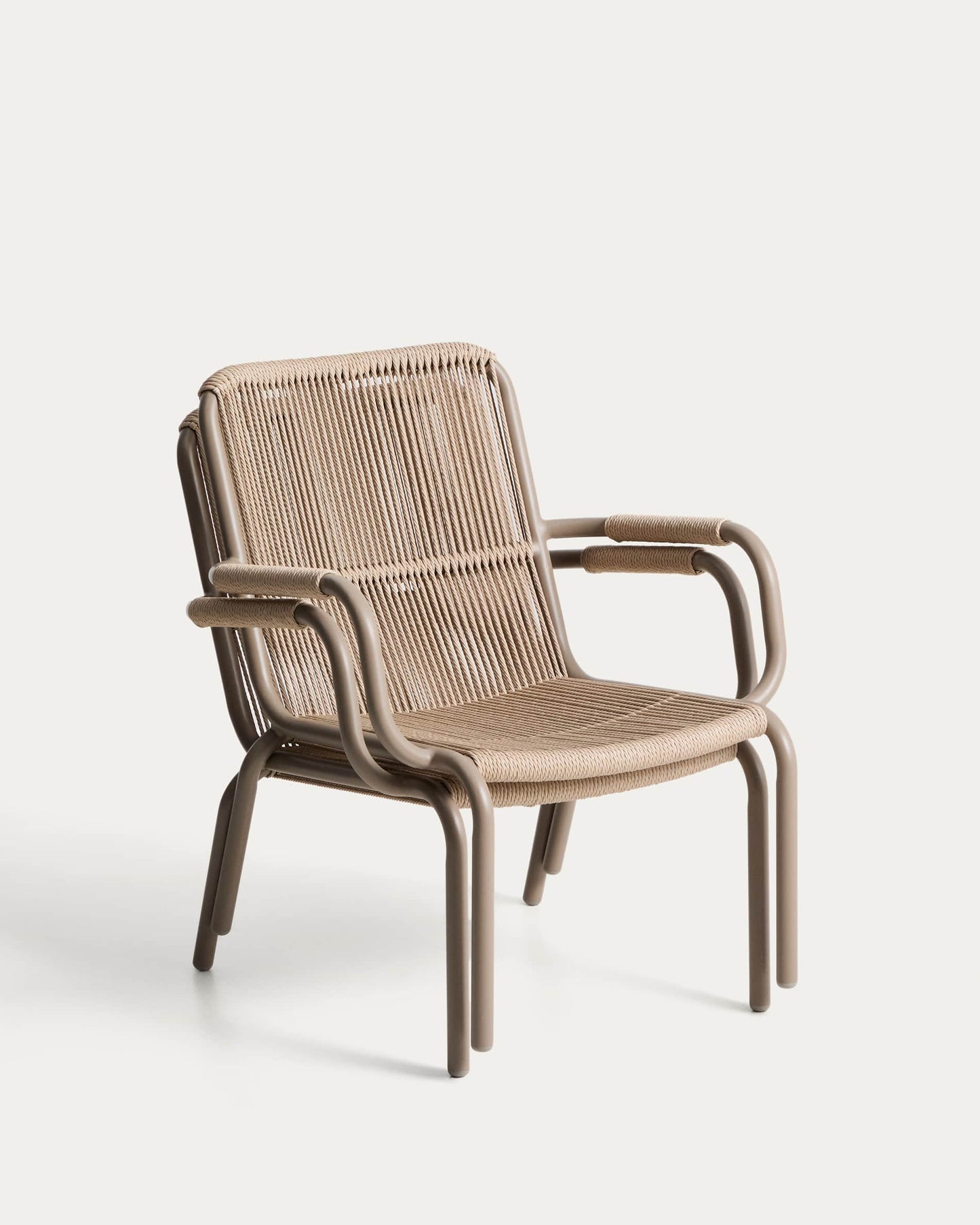 Poltrona impilabile Salis in alluminio tortora e corda sintetica beige