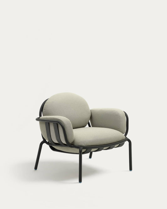 Poltrona da esterno Joncols con rivestimento beige e struttura in alluminio con finitura grigia