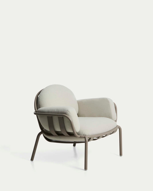 Poltrona da esterno Joncols in alluminio con finitura verniciata tortora e cuscini beige