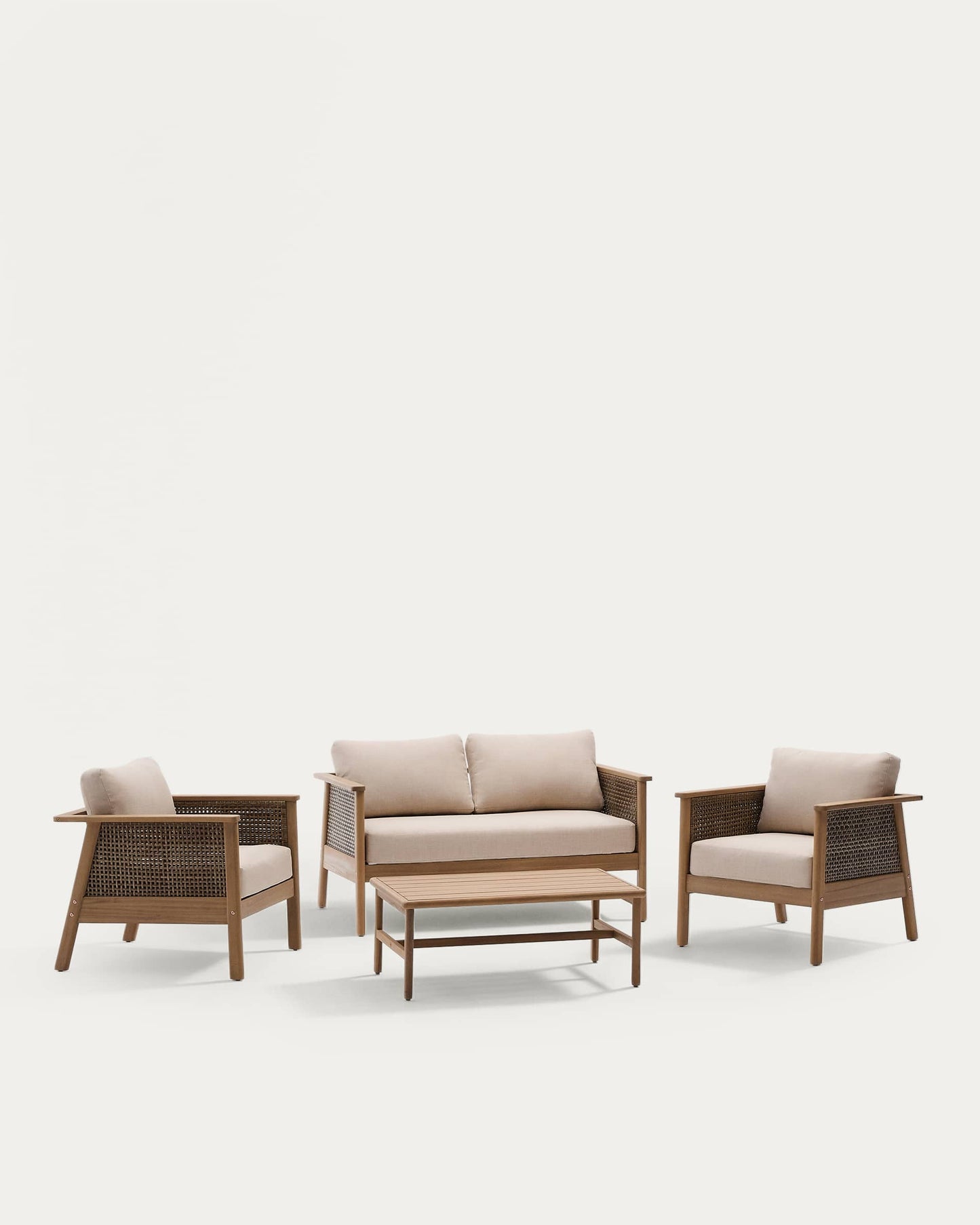 Set Alabe composto da divano a 2 posti, 2 poltrone e tavolino da salotto in legno di acacia FSC 100%