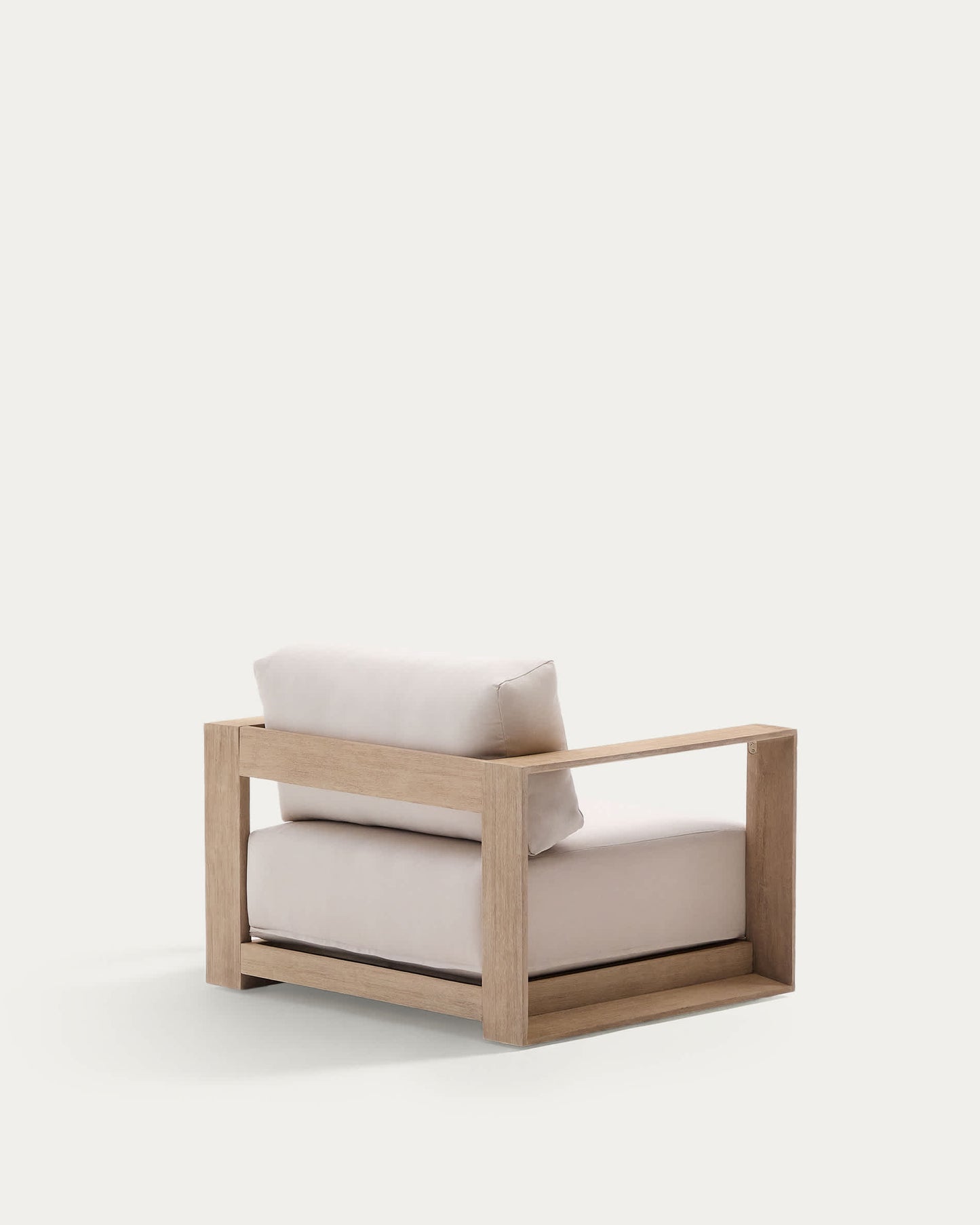 Poltrona Ambra in legno massiccio di acacia con finitura chiar