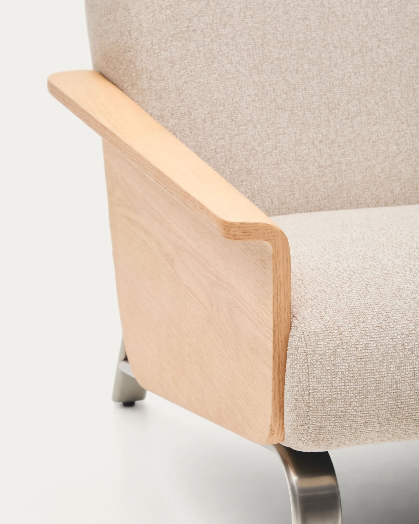 Divano Amsen 3 posti in ciniglia beige, in compensato di rovere beige con gambe in acciaio inox spazzolato 205 cm
