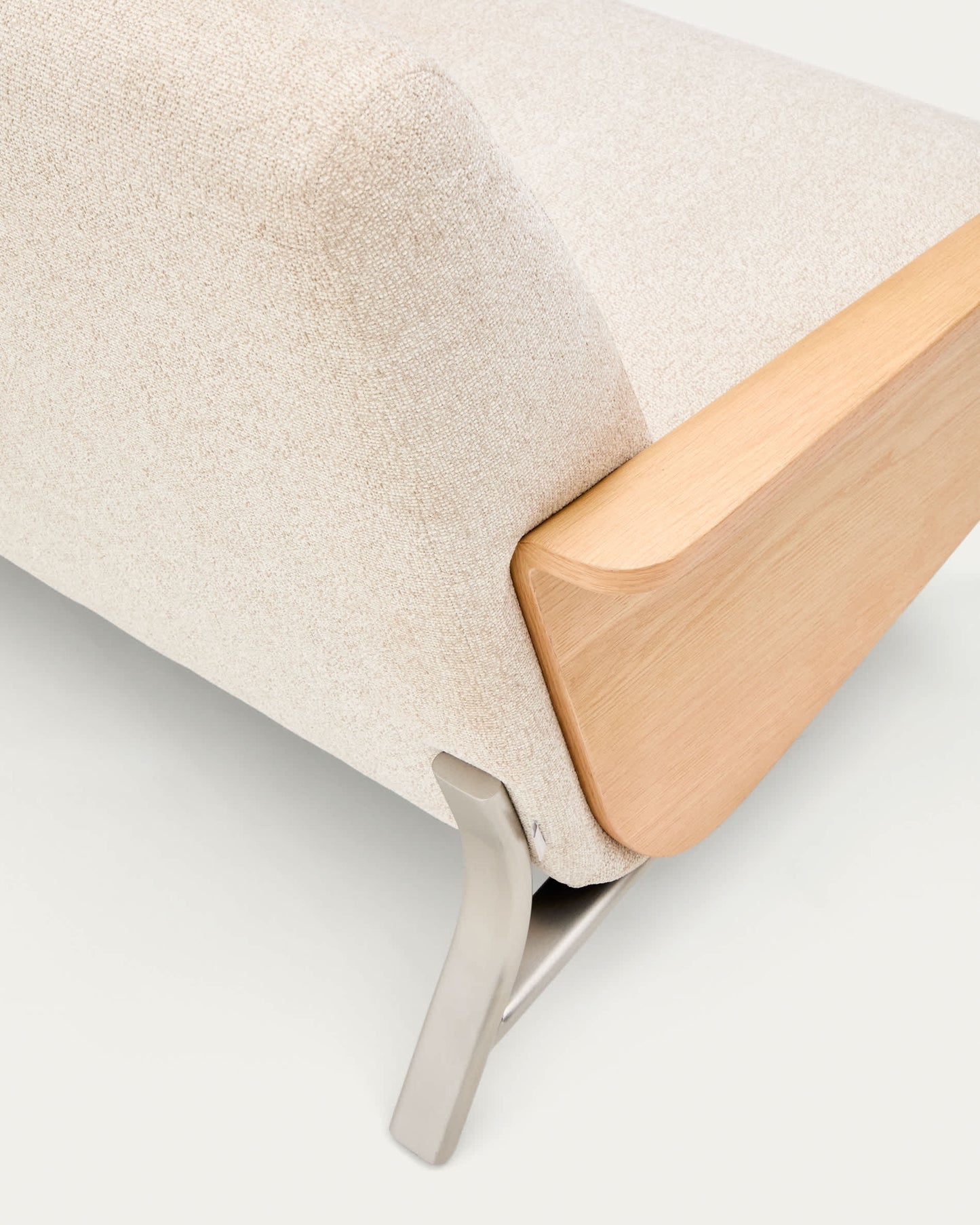 Divano Amsen 3 posti in ciniglia beige, in compensato di rovere beige con gambe in acciaio inox spazzolato 205 cm