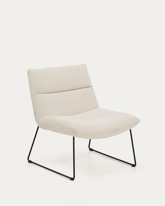 Poltrona Asen in ciniglia beige e gambe in acciaio nero FSC 100%