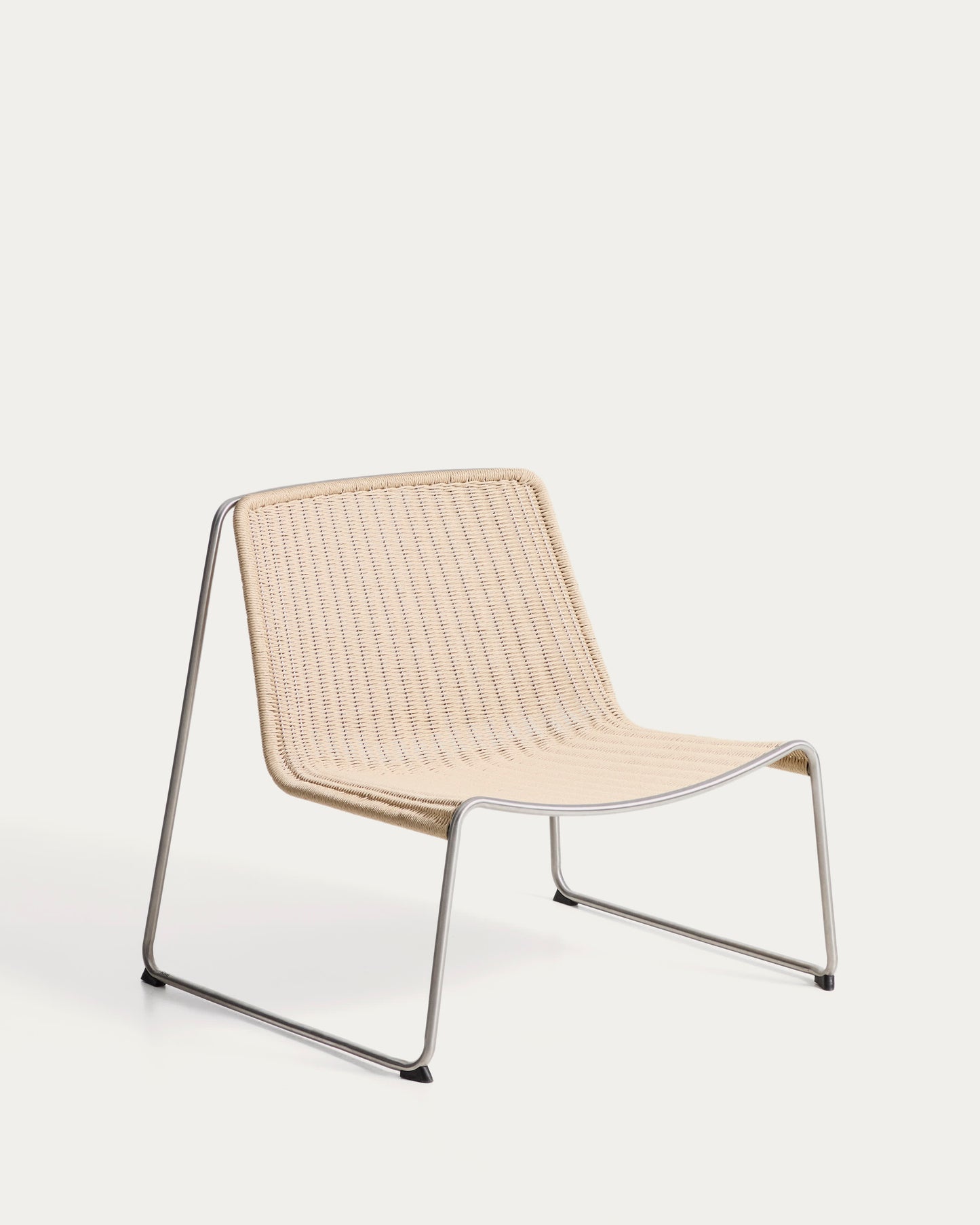 Poltrona impilabile Tavari in corda sintetica beige e acciaio inox spazzolato