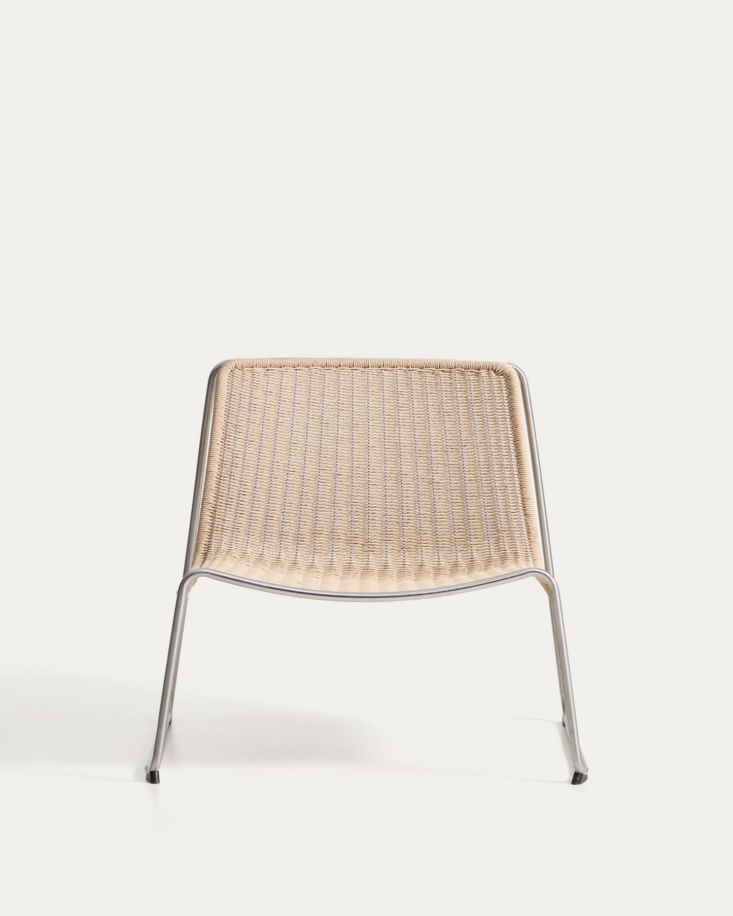 Poltrona impilabile Tavari in corda sintetica beige e acciaio inox spazzolato