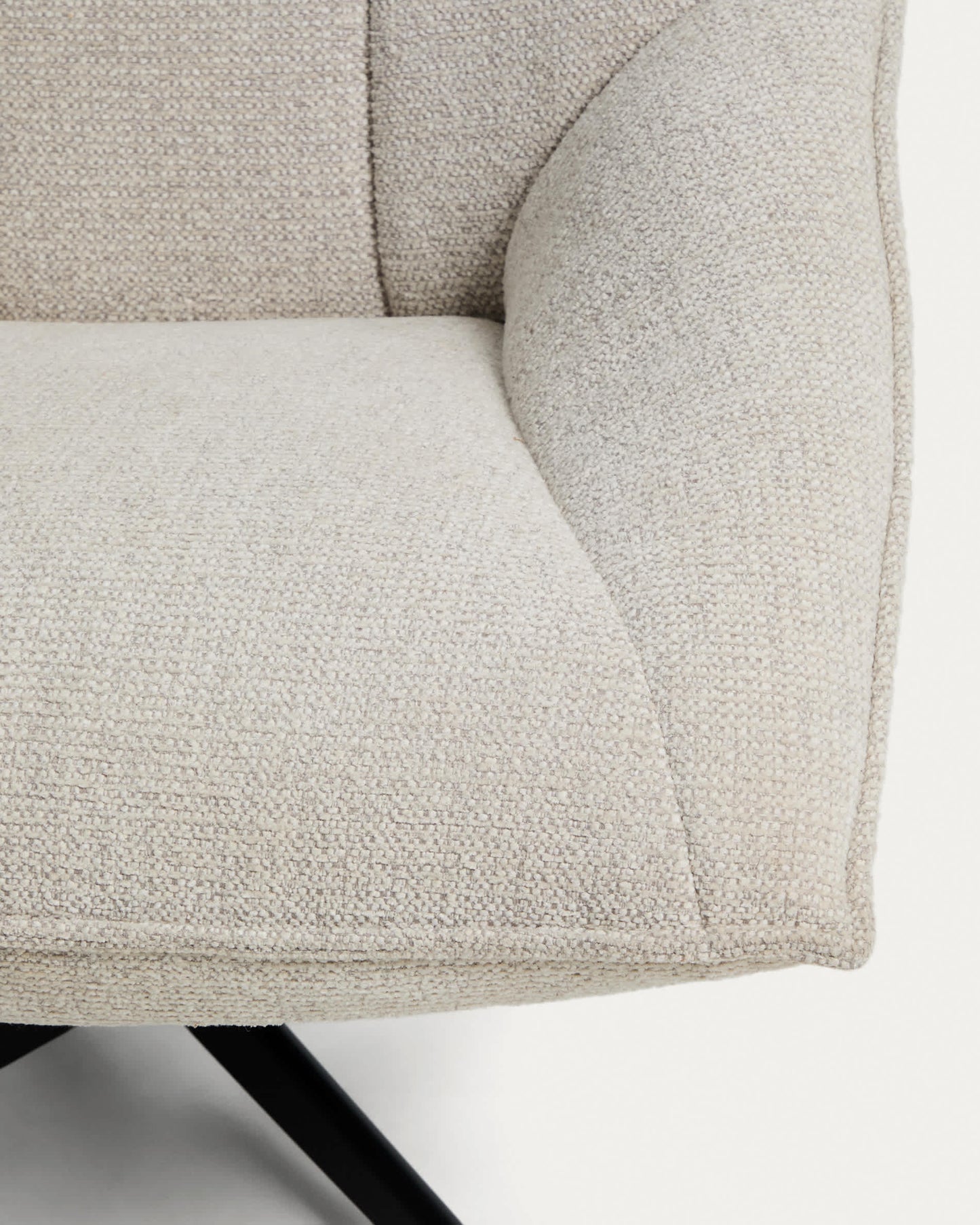 Poltrona girevole Dirala in ciniglia beige e acciaio con finitura nera FSC 100%