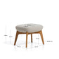 Poggiapiedi Adiran in ciniglia spessa beige con gambe in legno massiccio di rovere con finitura naturale