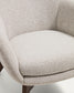 Poltrona Adiran in ciniglia spessa beige con gambe in legno massiccio di rovere con finitura noce
