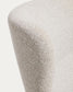 Poltrona Adiran in ciniglia spessa beige con gambe in legno massiccio di rovere con finitura noce