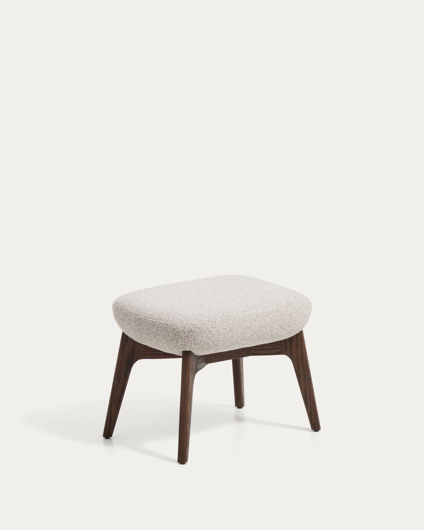 Poggiapiedi Adiran in ciniglia spessa beige con gambe in legno massiccio di rovere con finitura noce