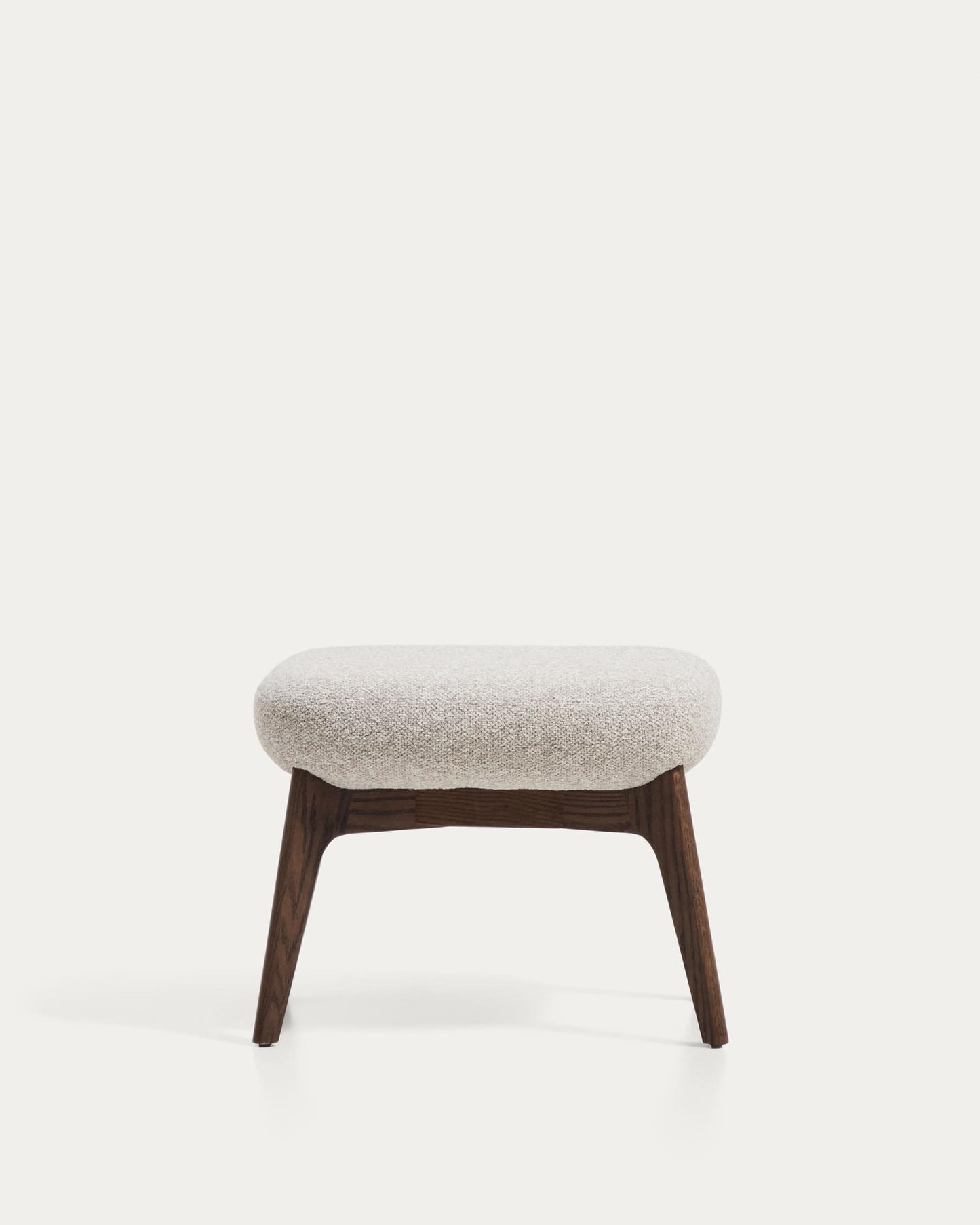 Poggiapiedi Adiran in ciniglia spessa beige con gambe in legno massiccio di rovere con finitura noce