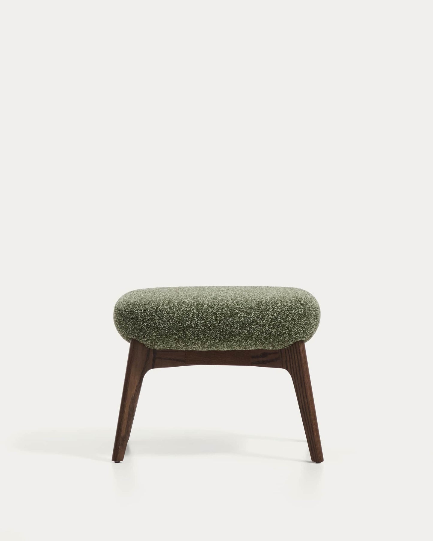 Poggiapiedi Adiran in ciniglia spessa verde muschio con gambe in legno massiccio di rovere con finitura noce