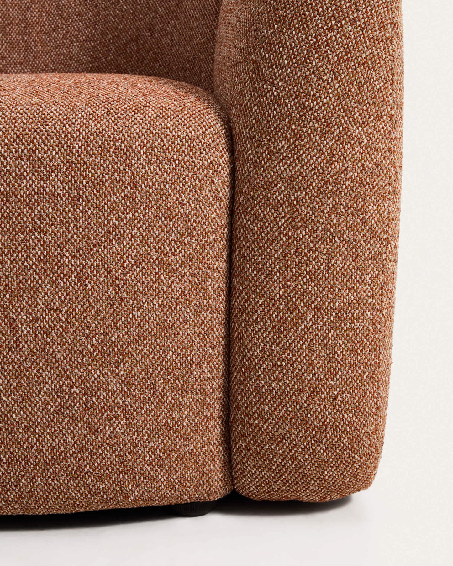 Poltrona Corvena in ciniglia terracotta FSC Mix Credit 98 cm