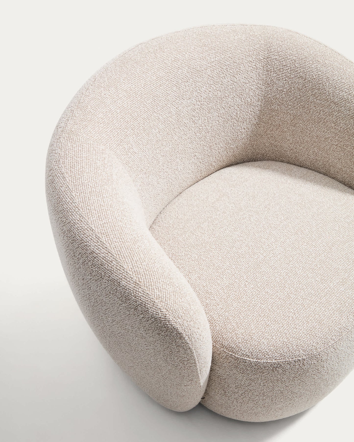 Poltrona girevole Odenia in micro bouclé beige