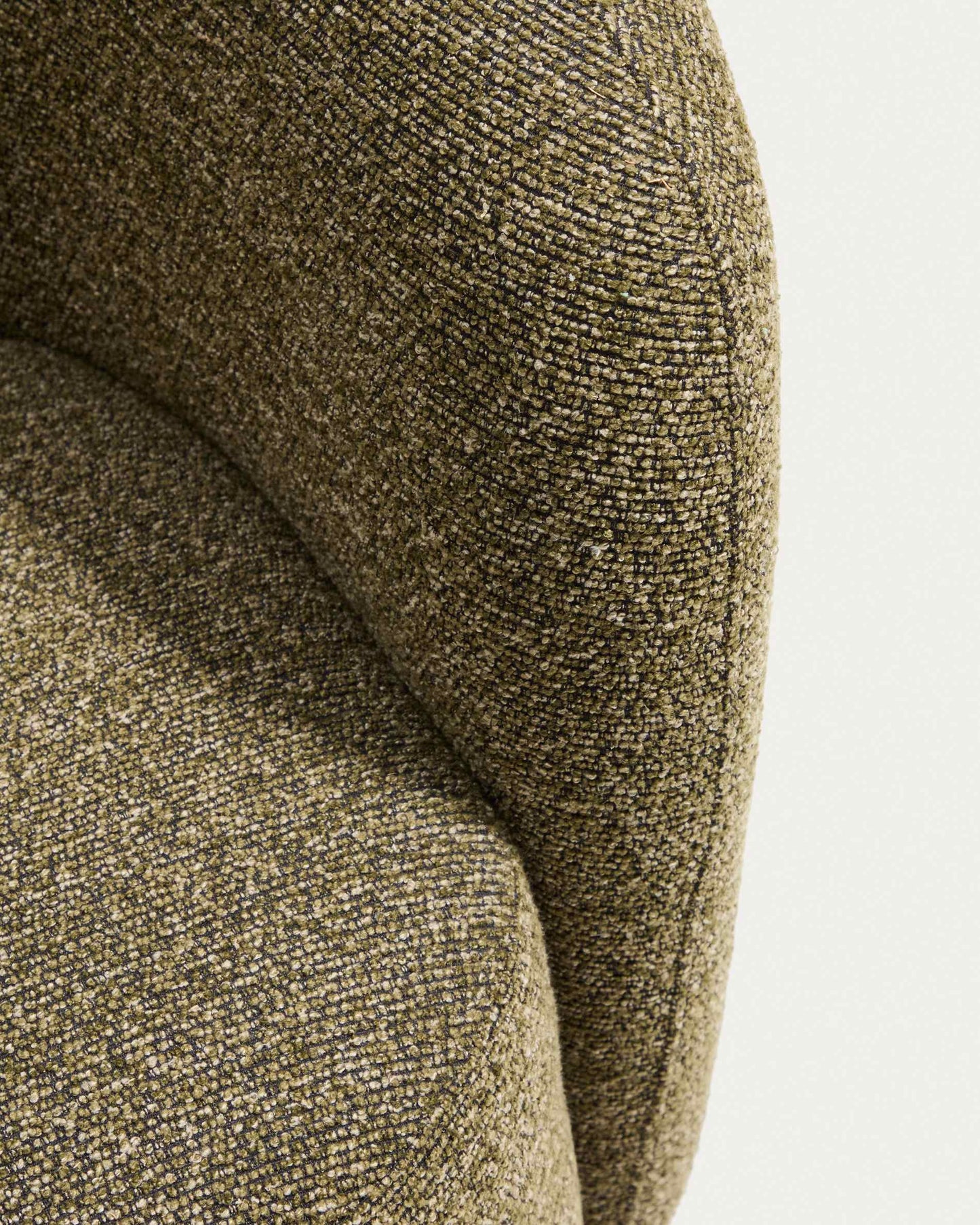 Poltrona girevole Odenia in micro bouclé verde oliva
