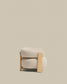 Divano Granite 2 posti in ciniglia beige con gambe in legno massiccio di frassino finitura naturale 155 cm FSC 100%