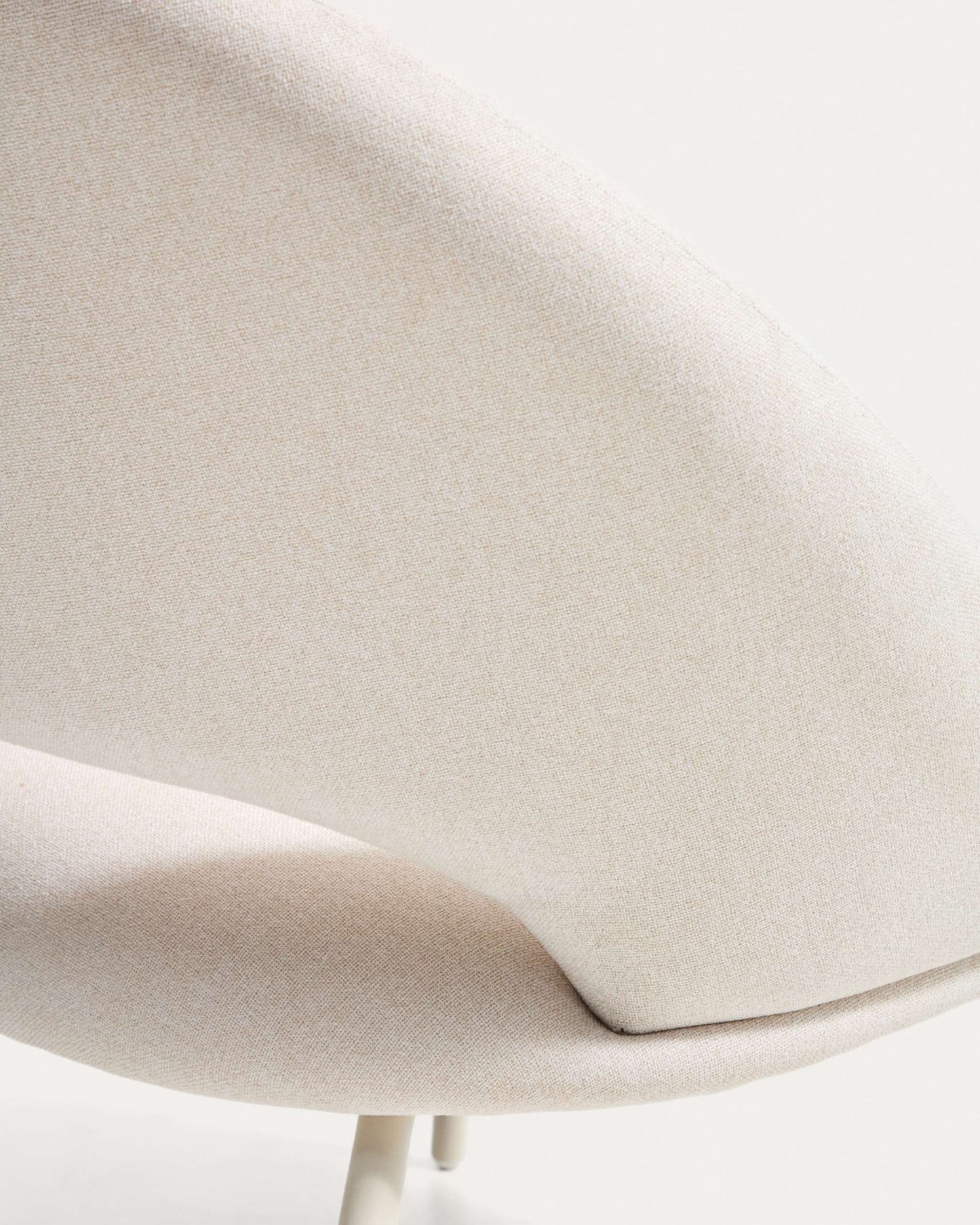 Poltrona Bonali in ciniglia beige con gambe in metallo beige FSC Mix Credit